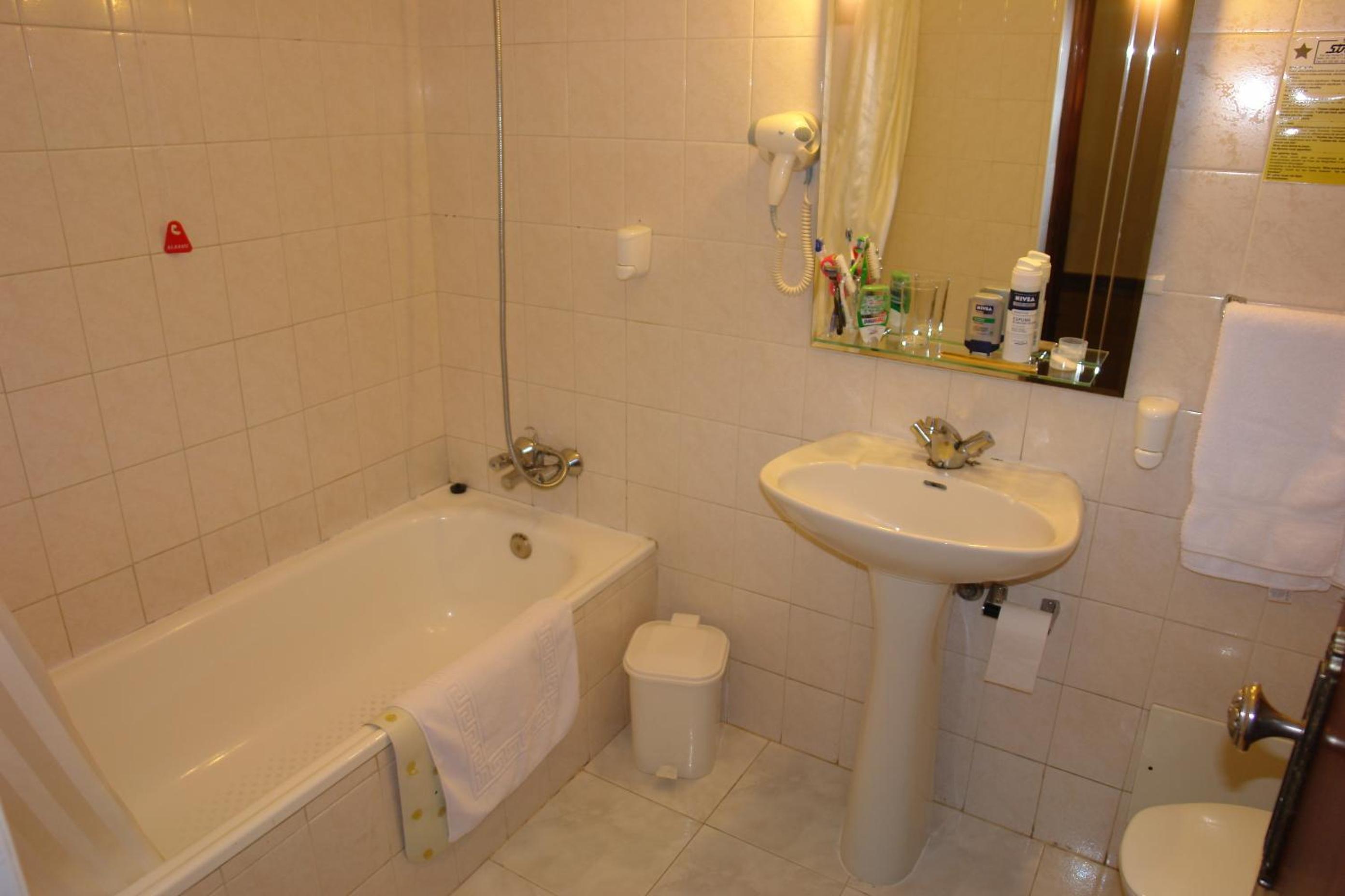Double or Twin Room - Photo 3