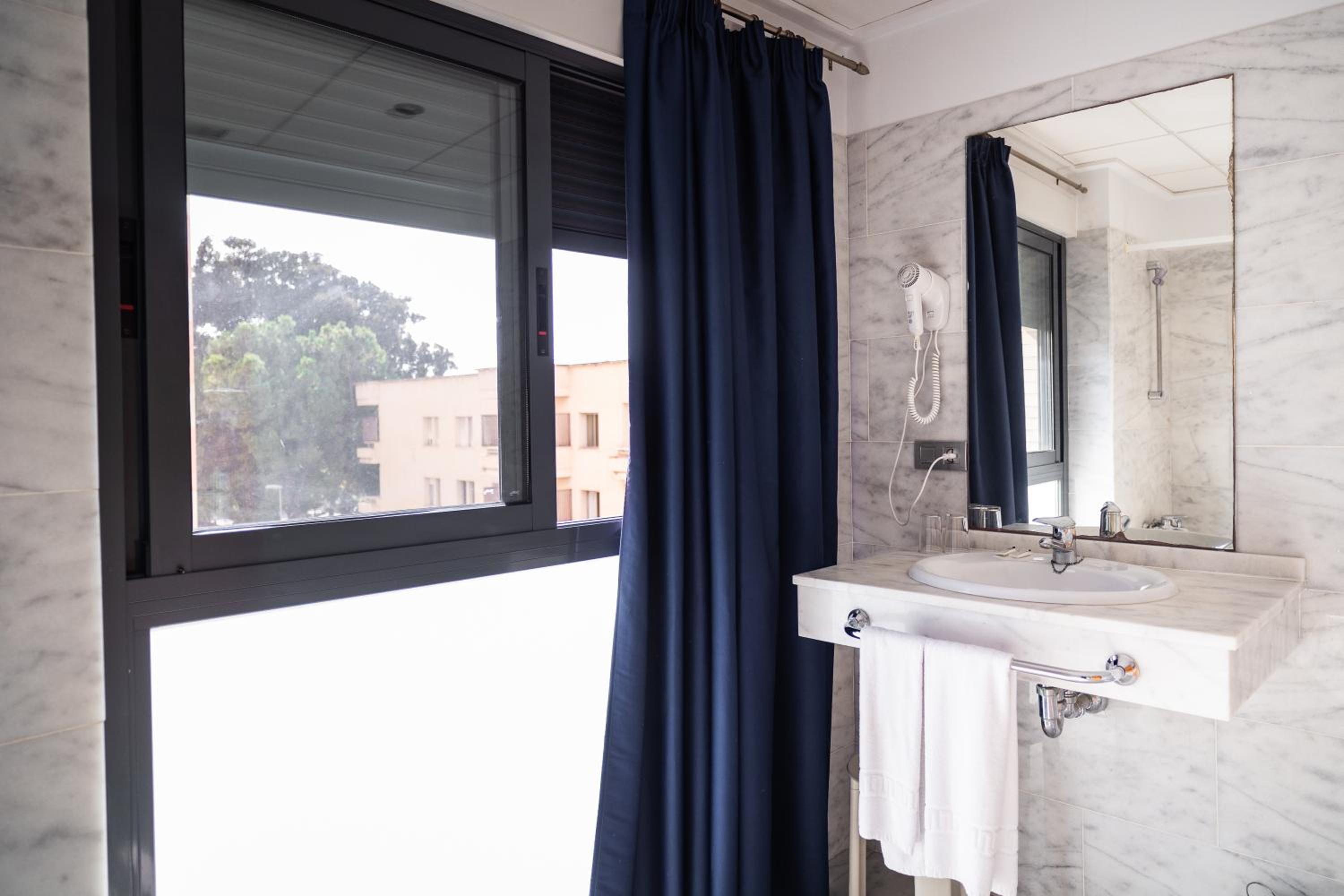 Double or Twin Room (1 Adult) - Photo 14