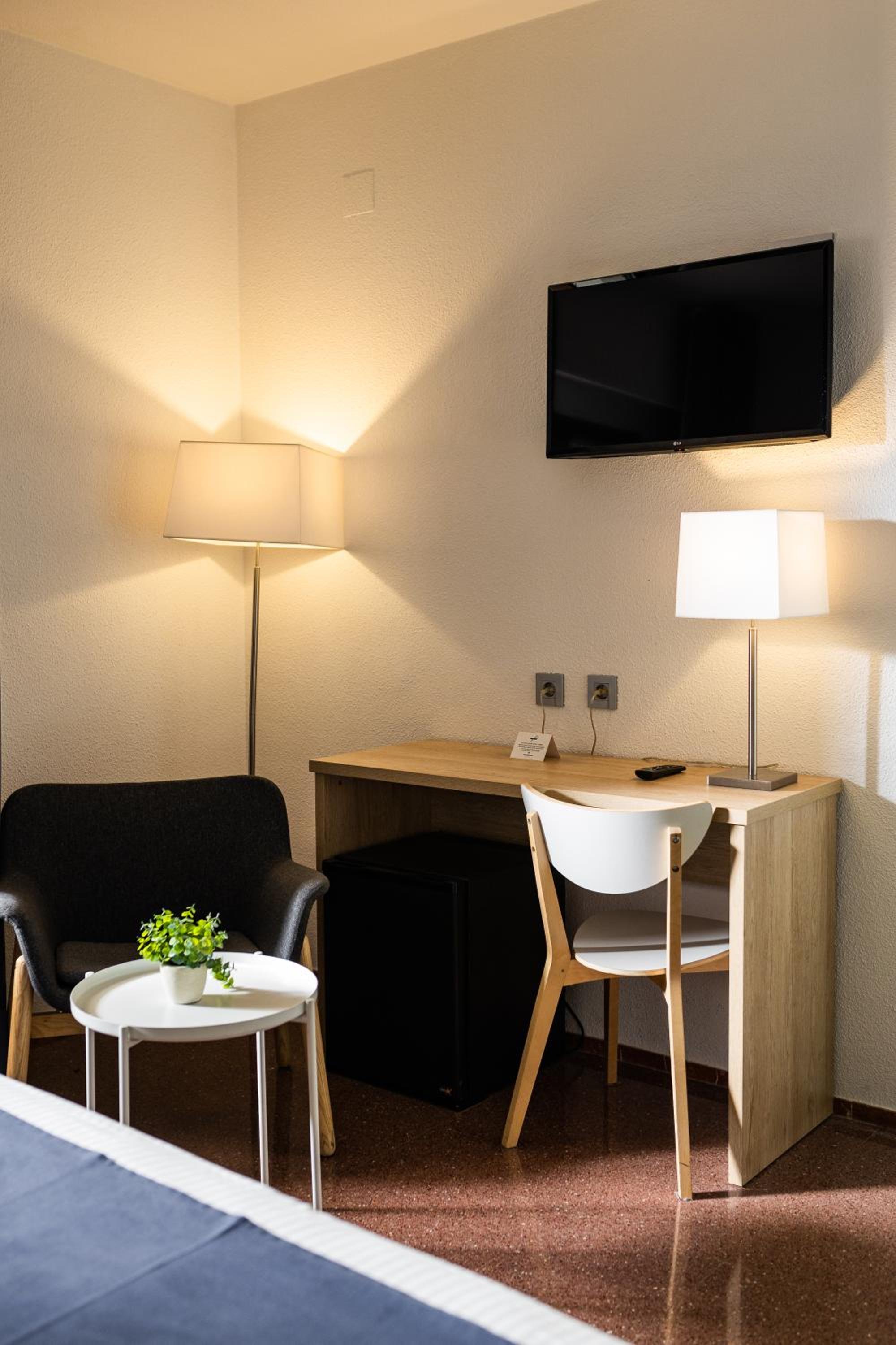Double or Twin Room (1 Adult) - Photo 9