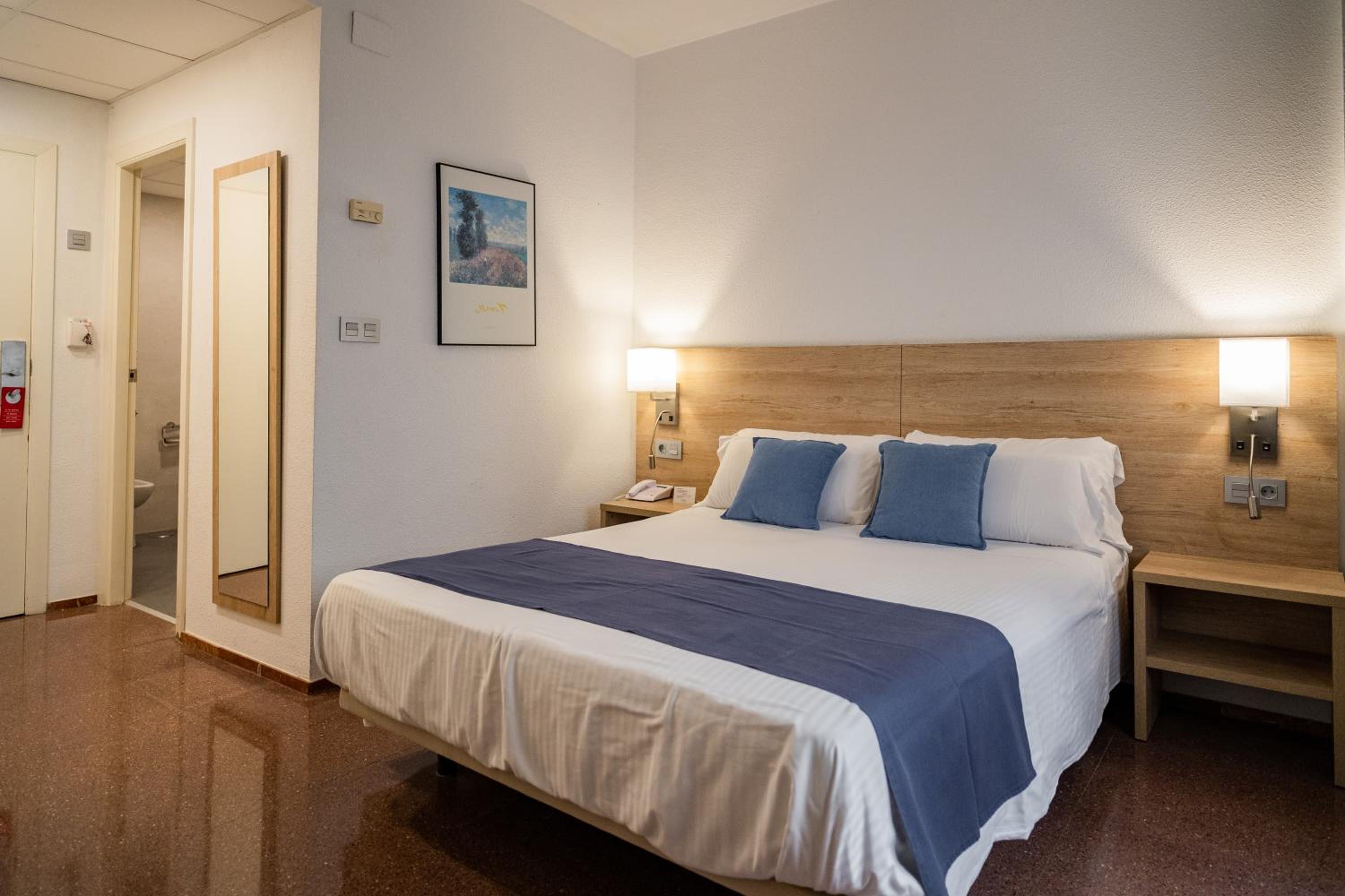 Double or Twin Room (1 Adult) - Photo 16