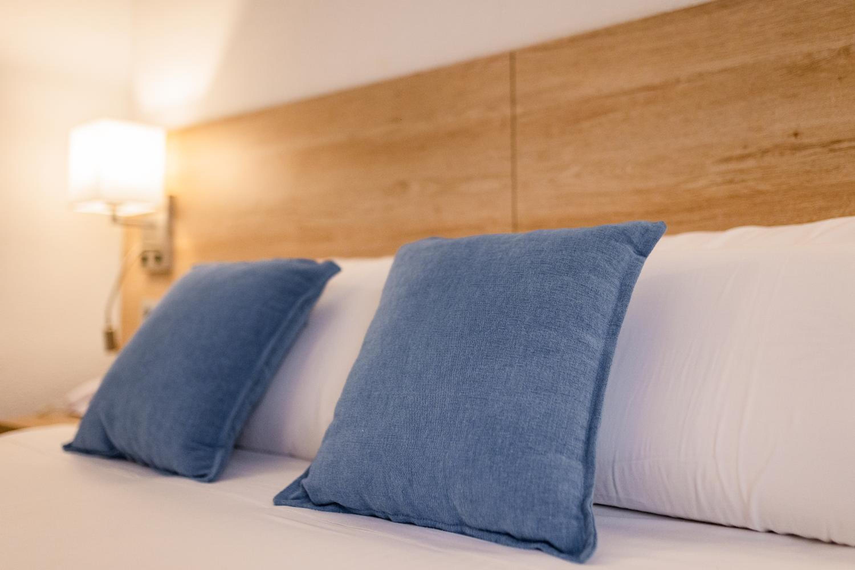 Double or Twin Room (1 Adult) - Photo 8