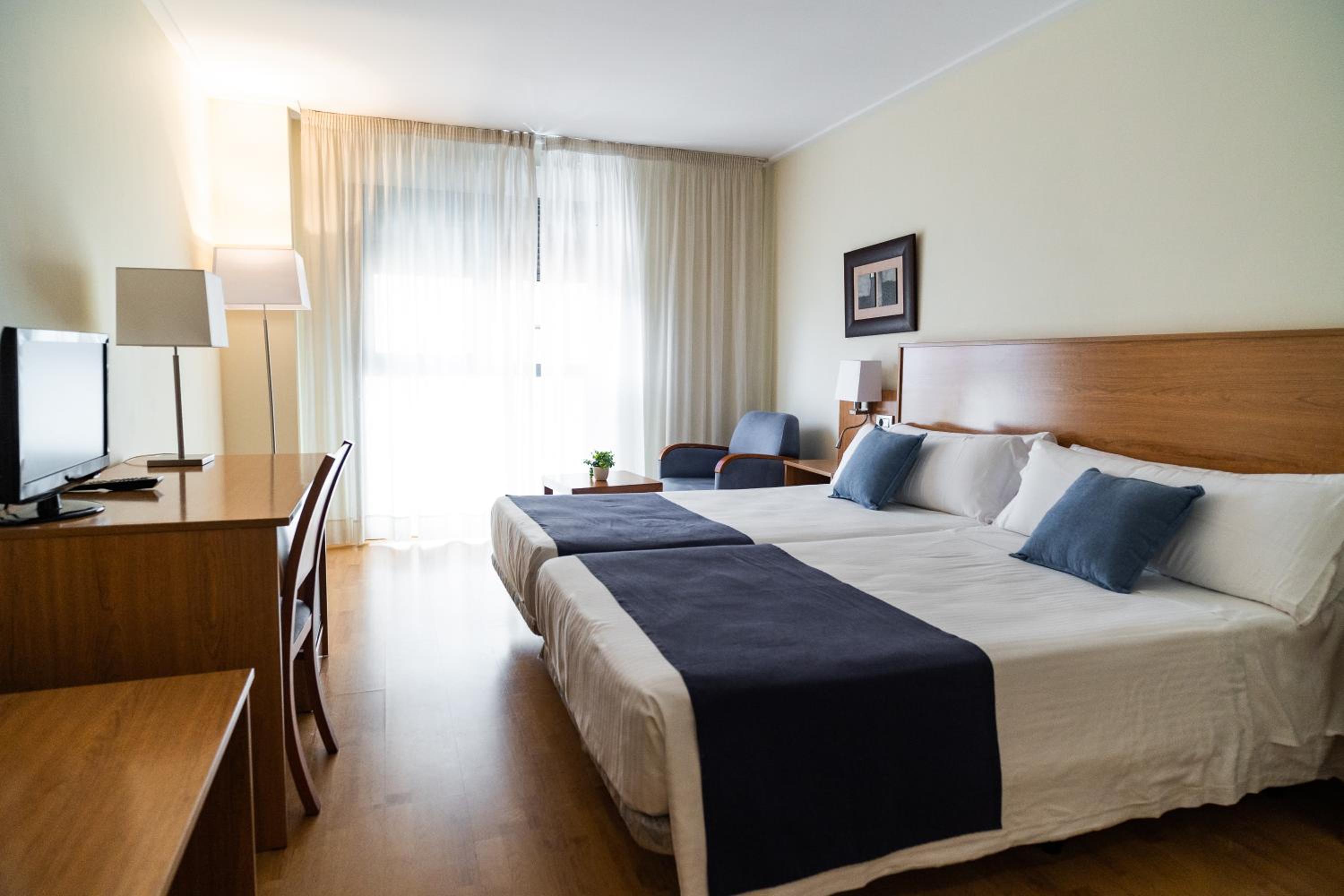 Double or Twin Room (1 Adult) - Photo 18