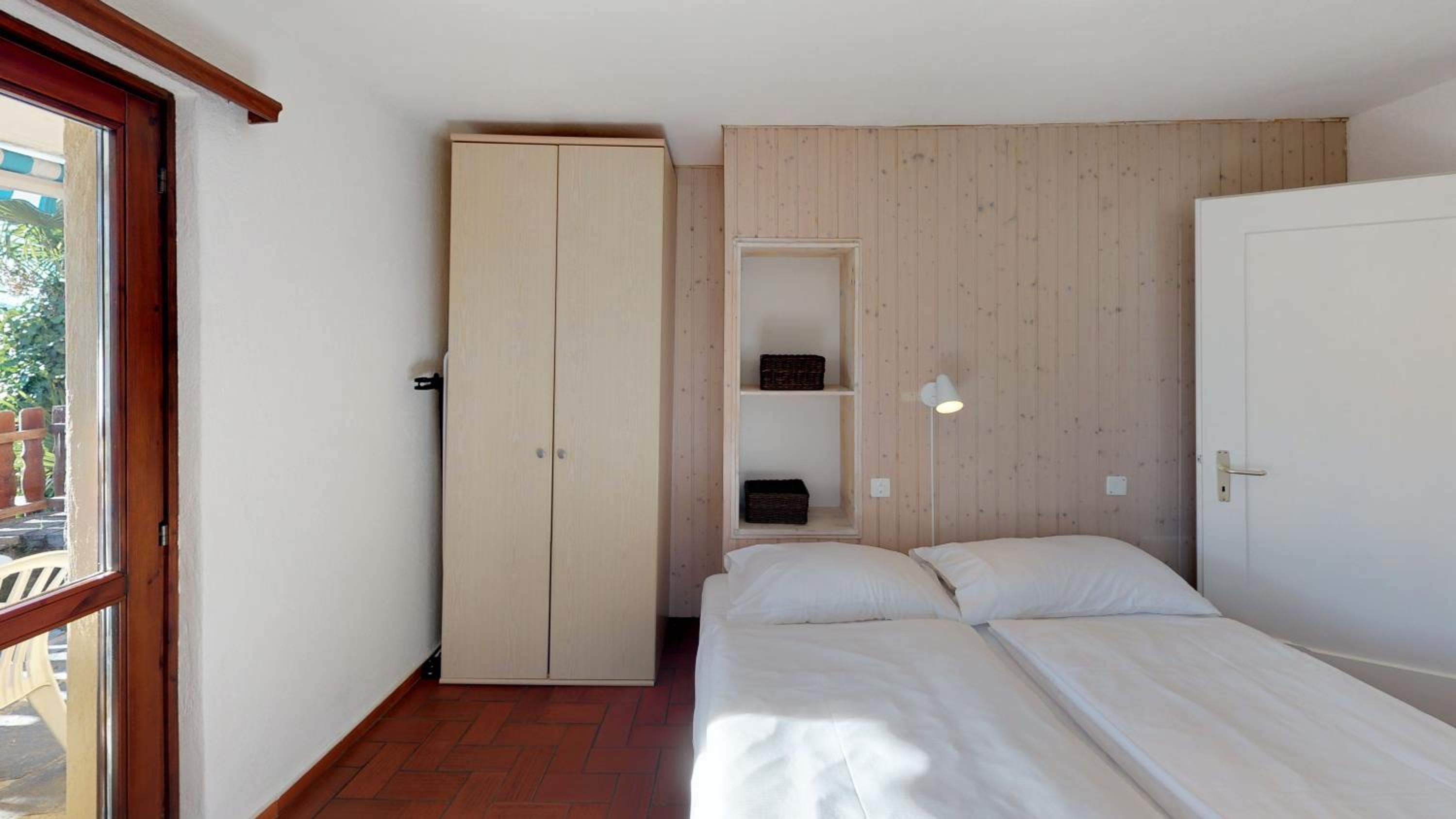 Classic Three-Bedroom Apartment photo 3