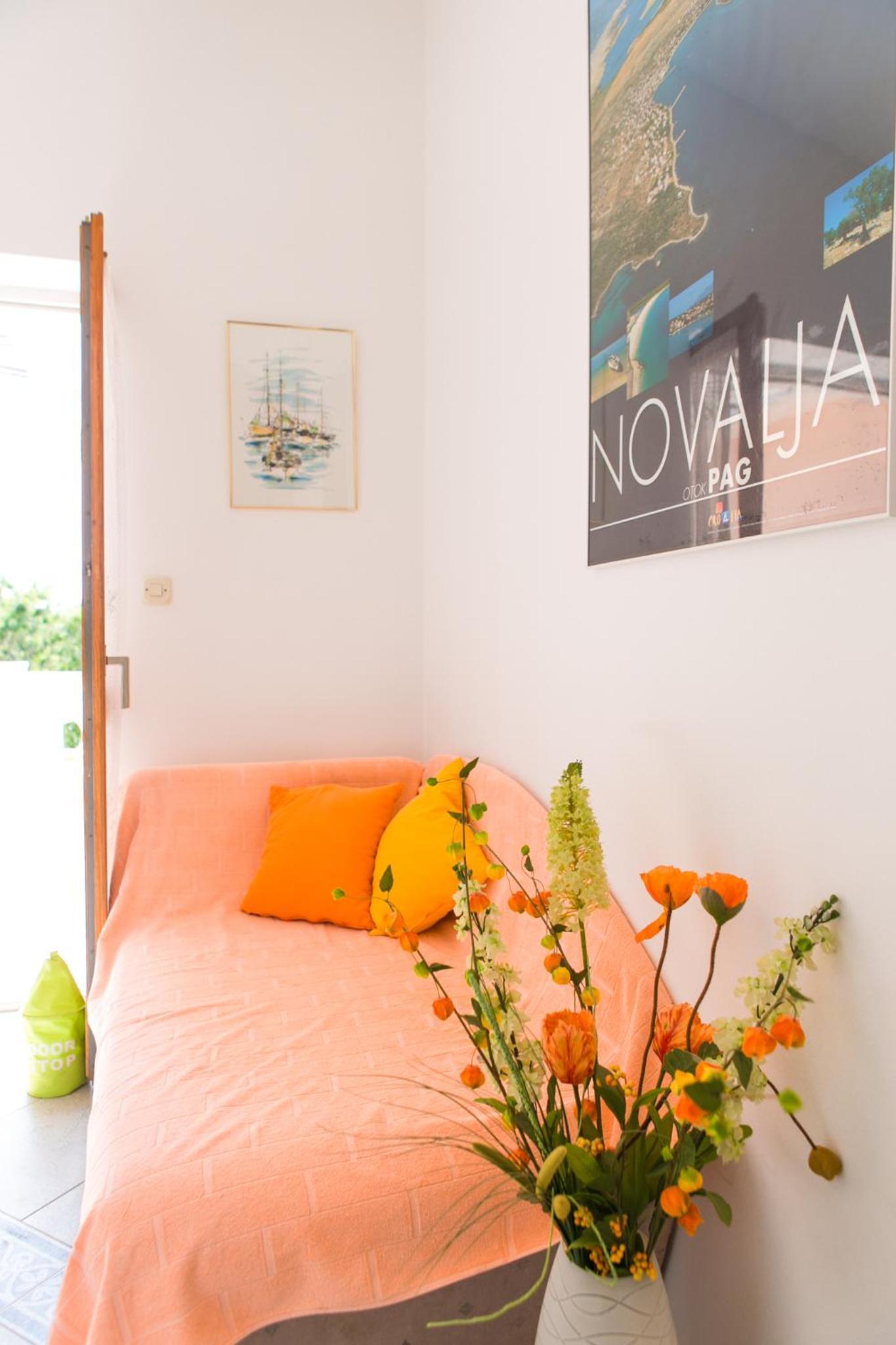 Apartment with Balcony - Photo 12