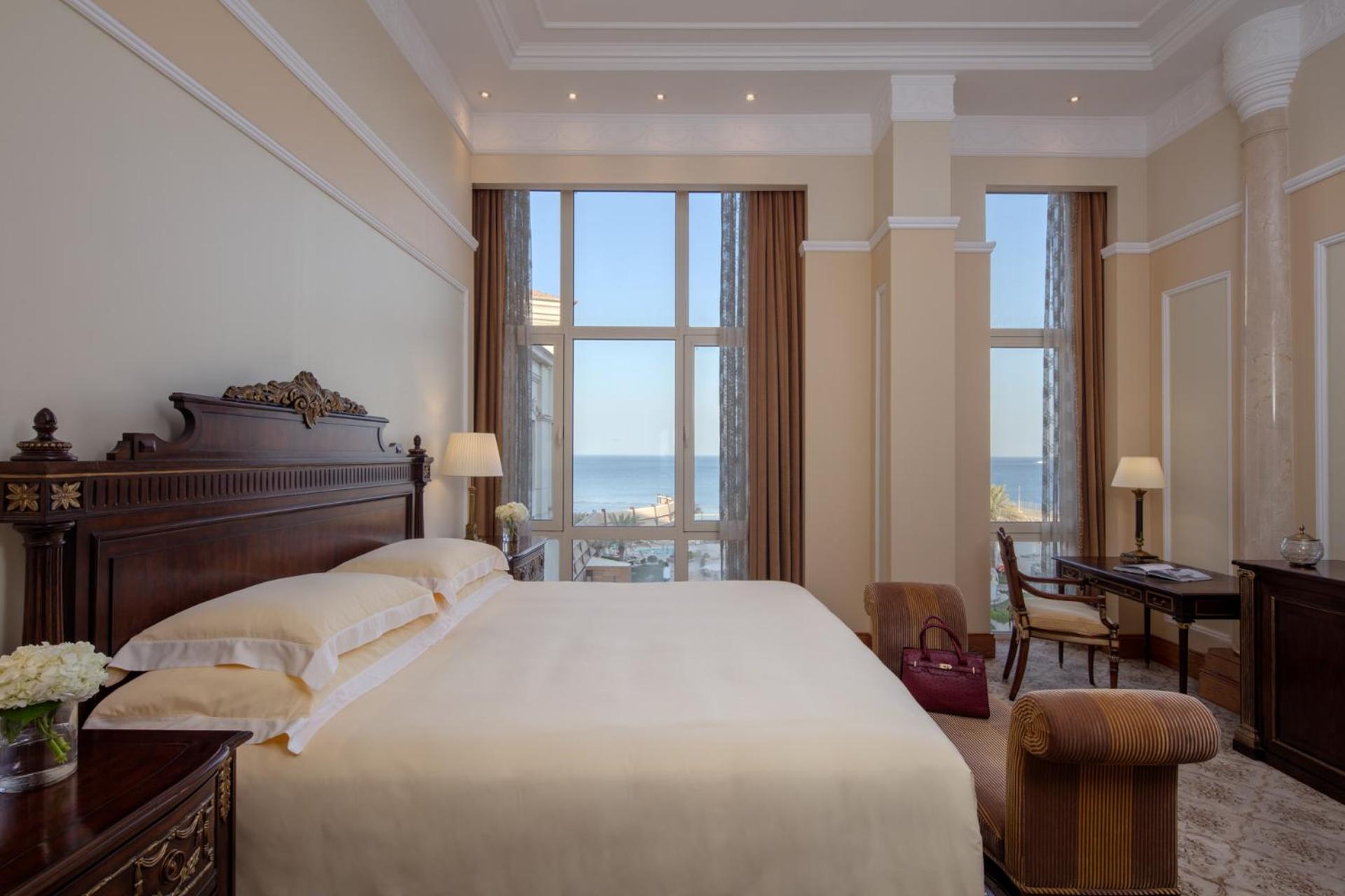 Regency Suite - Photo 2