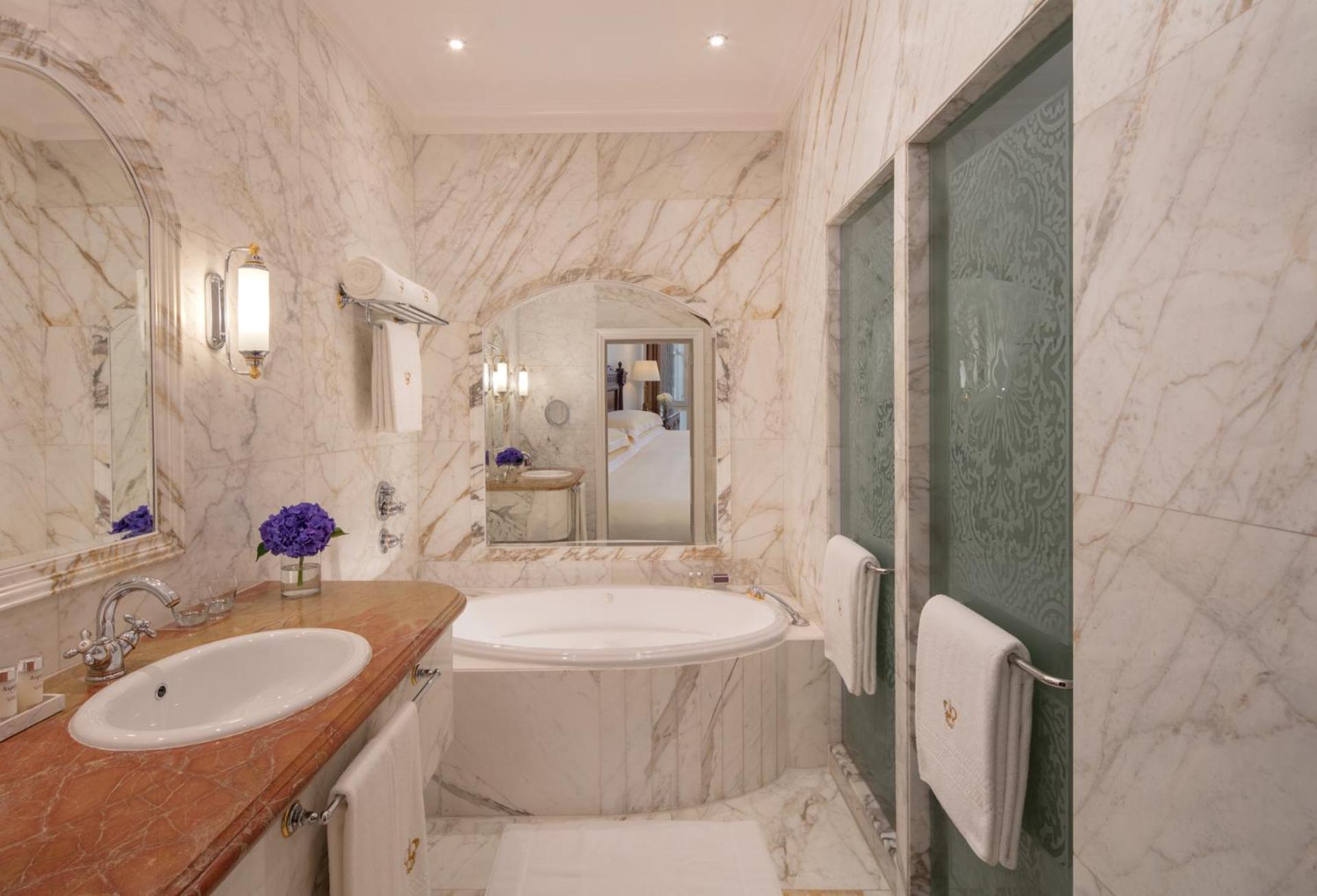 Regency Suite - Photo 4