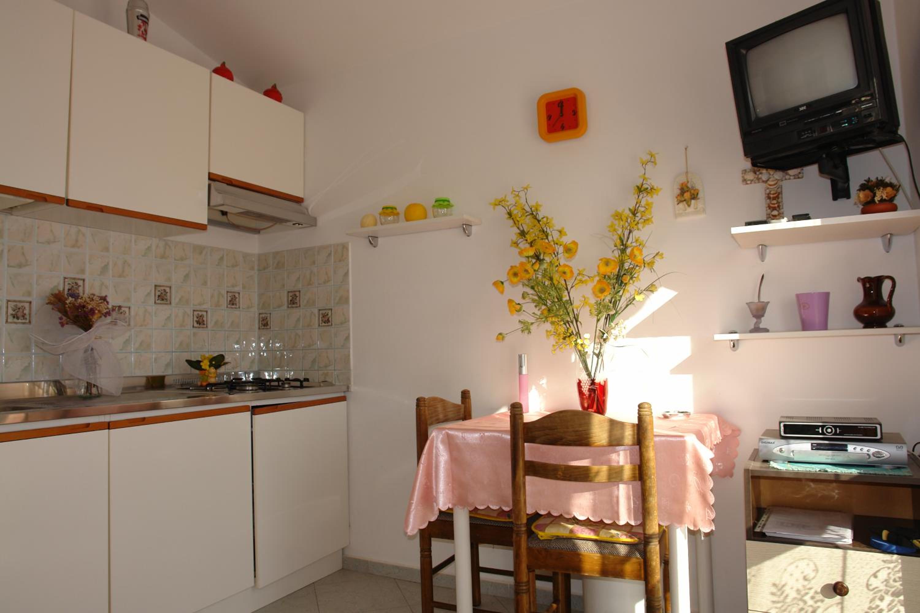 Apartment with Balcony - Photo 14
