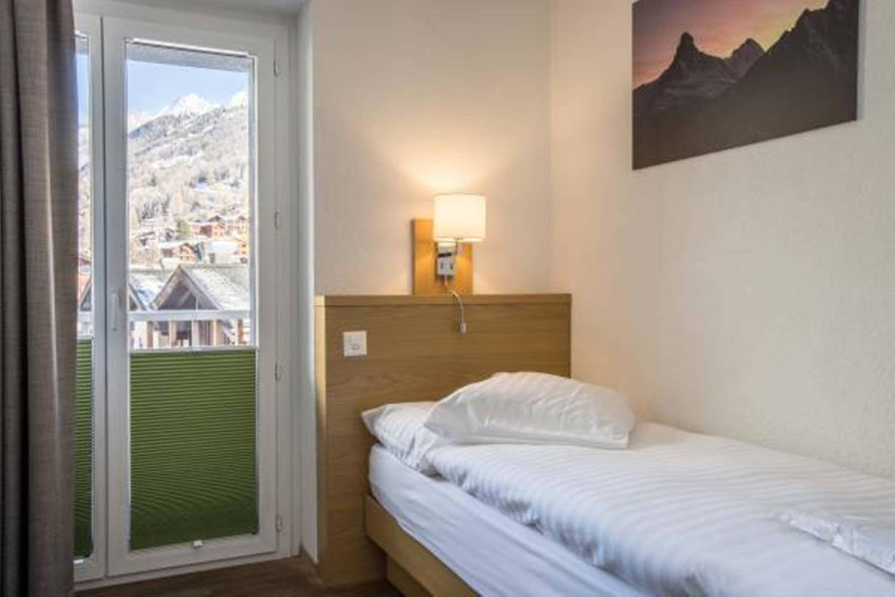 Single Room with Mountain View