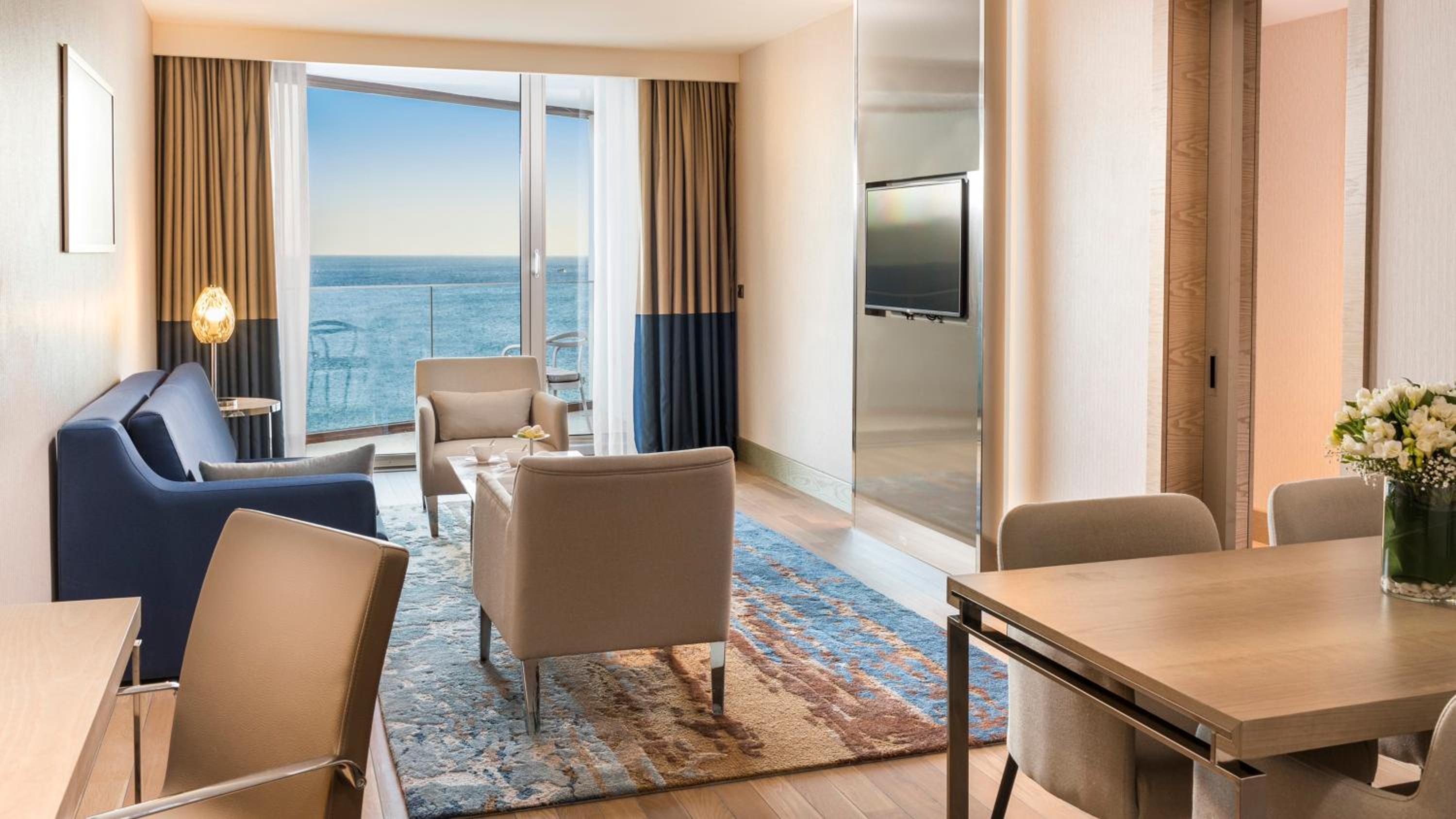 Junior King Suite