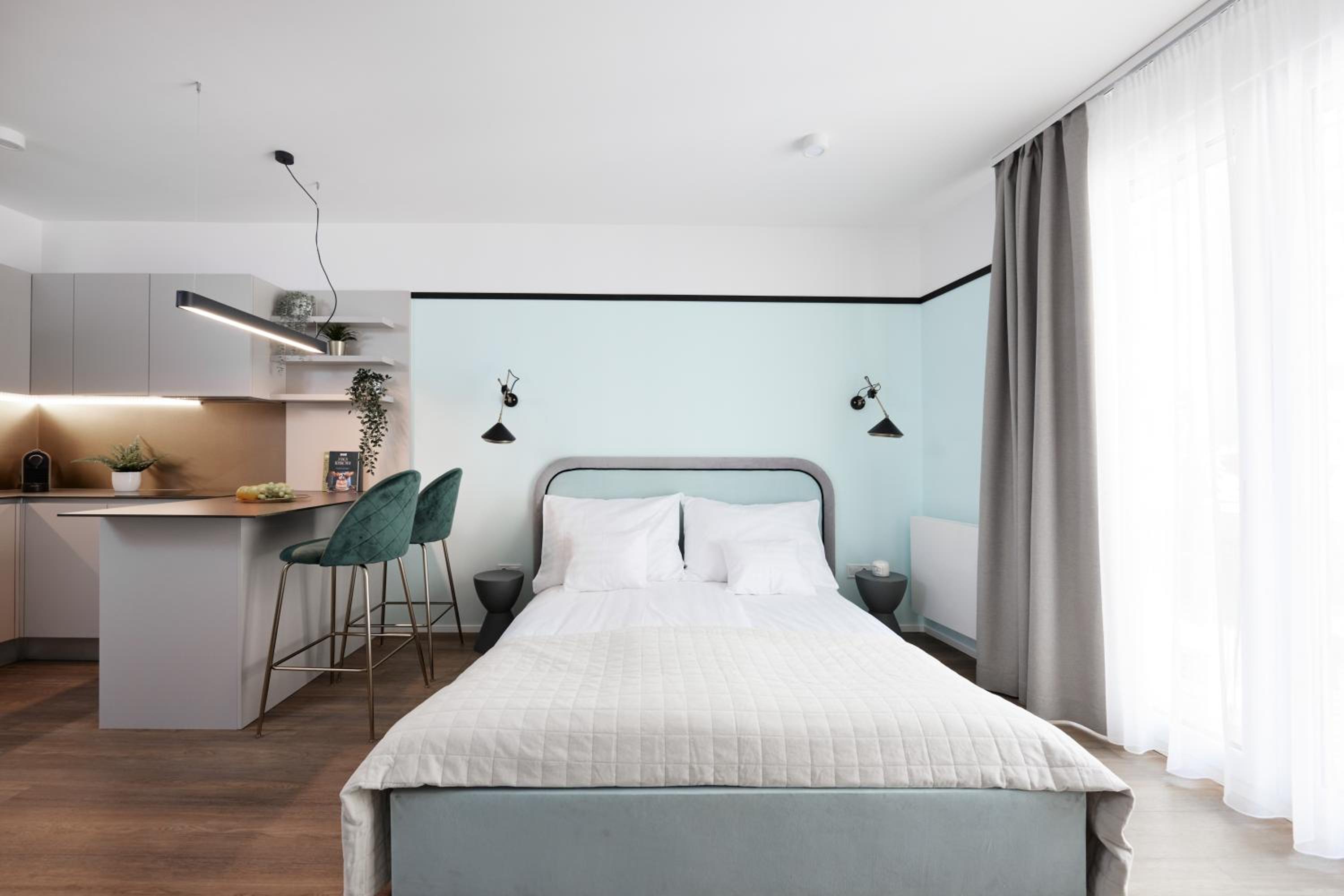 Suite - Photo 1