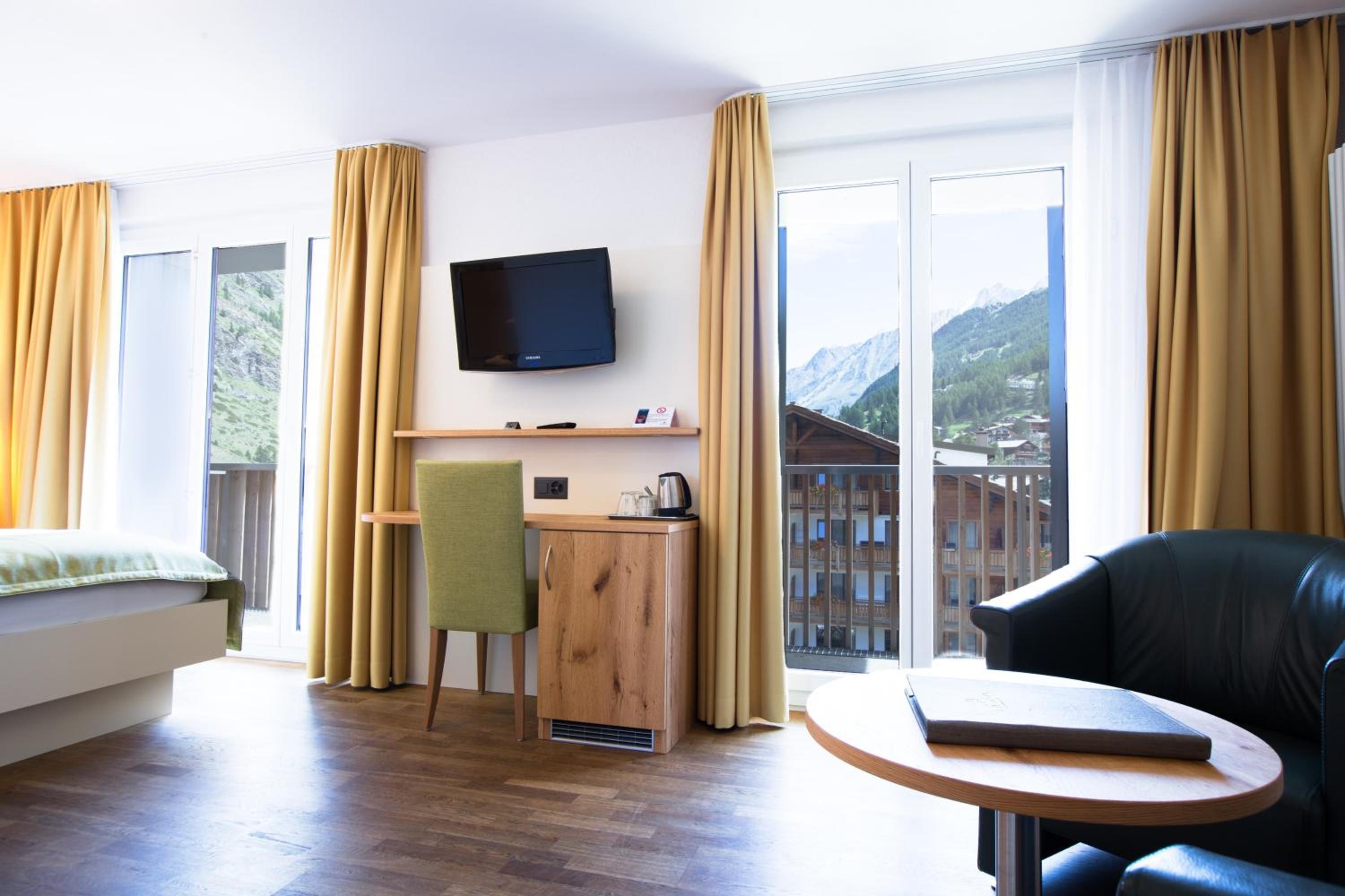 Superior Double Room with Mountain View - Photo 10