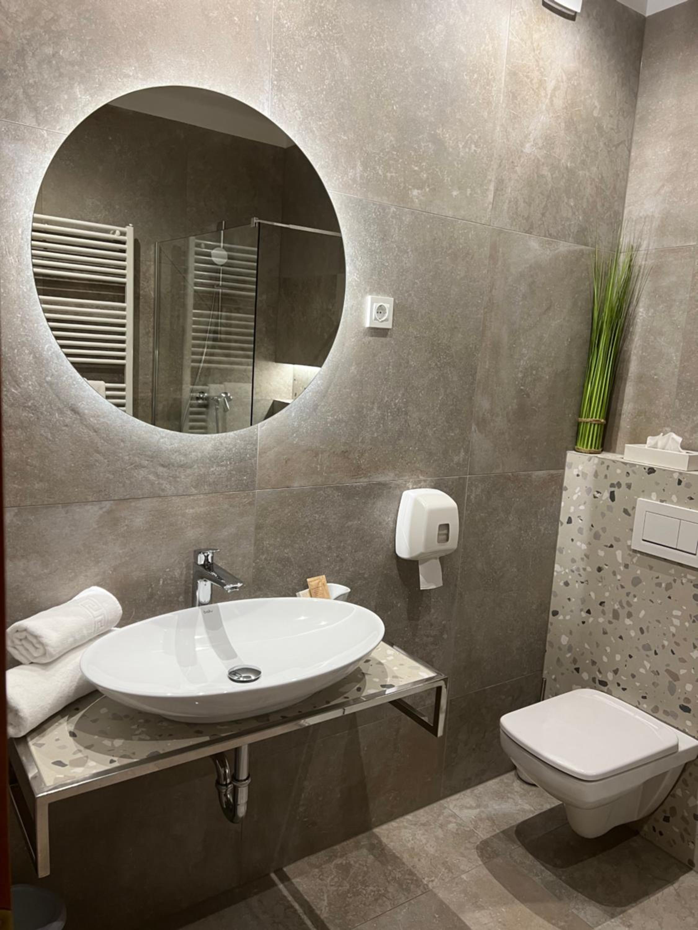 Double or Twin Room - Main Building - Photo 8