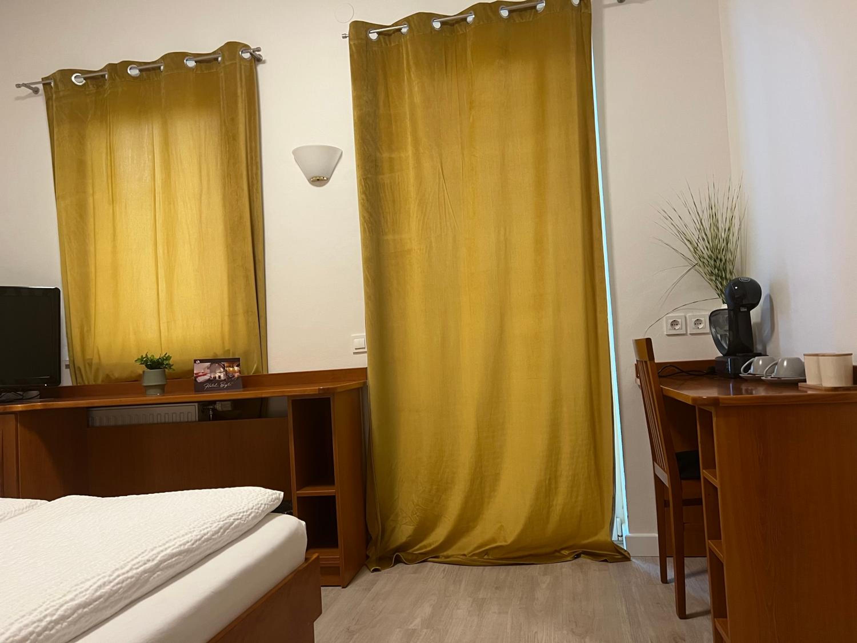Double or Twin Room - Main Building - Photo 13