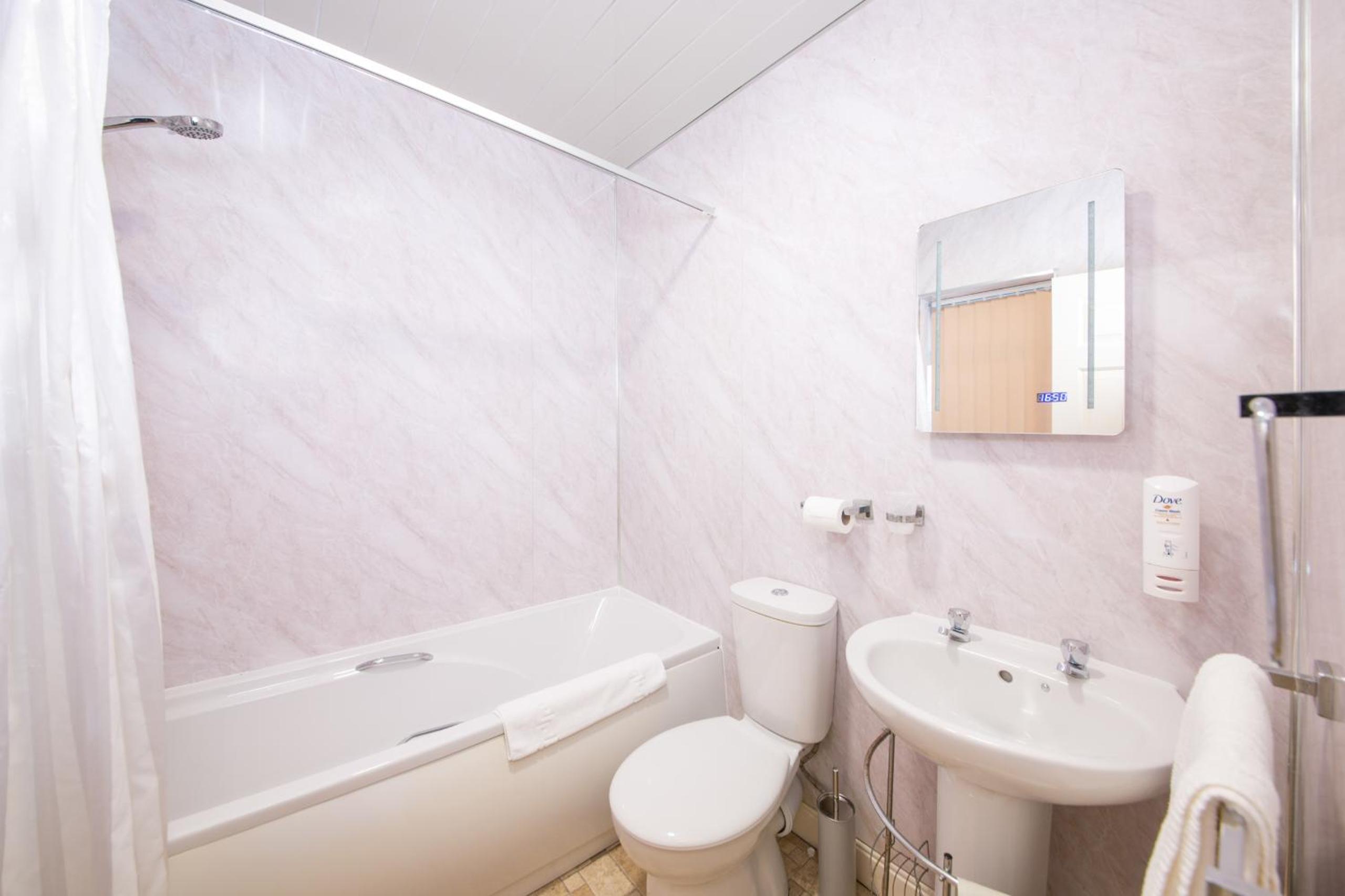 Twin Room with Private Bathroom - Photo 2