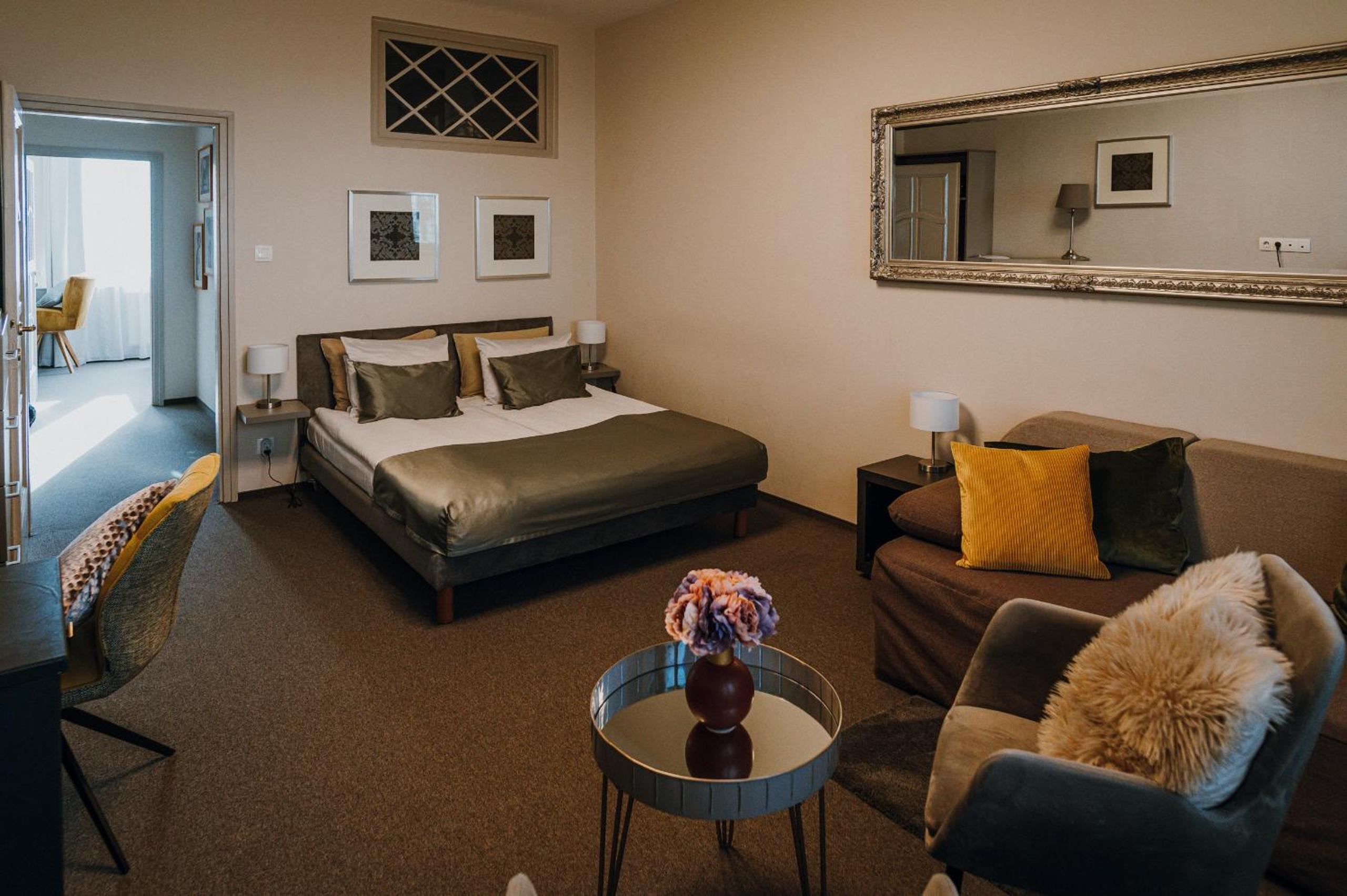 Superior Suite - Photo 7