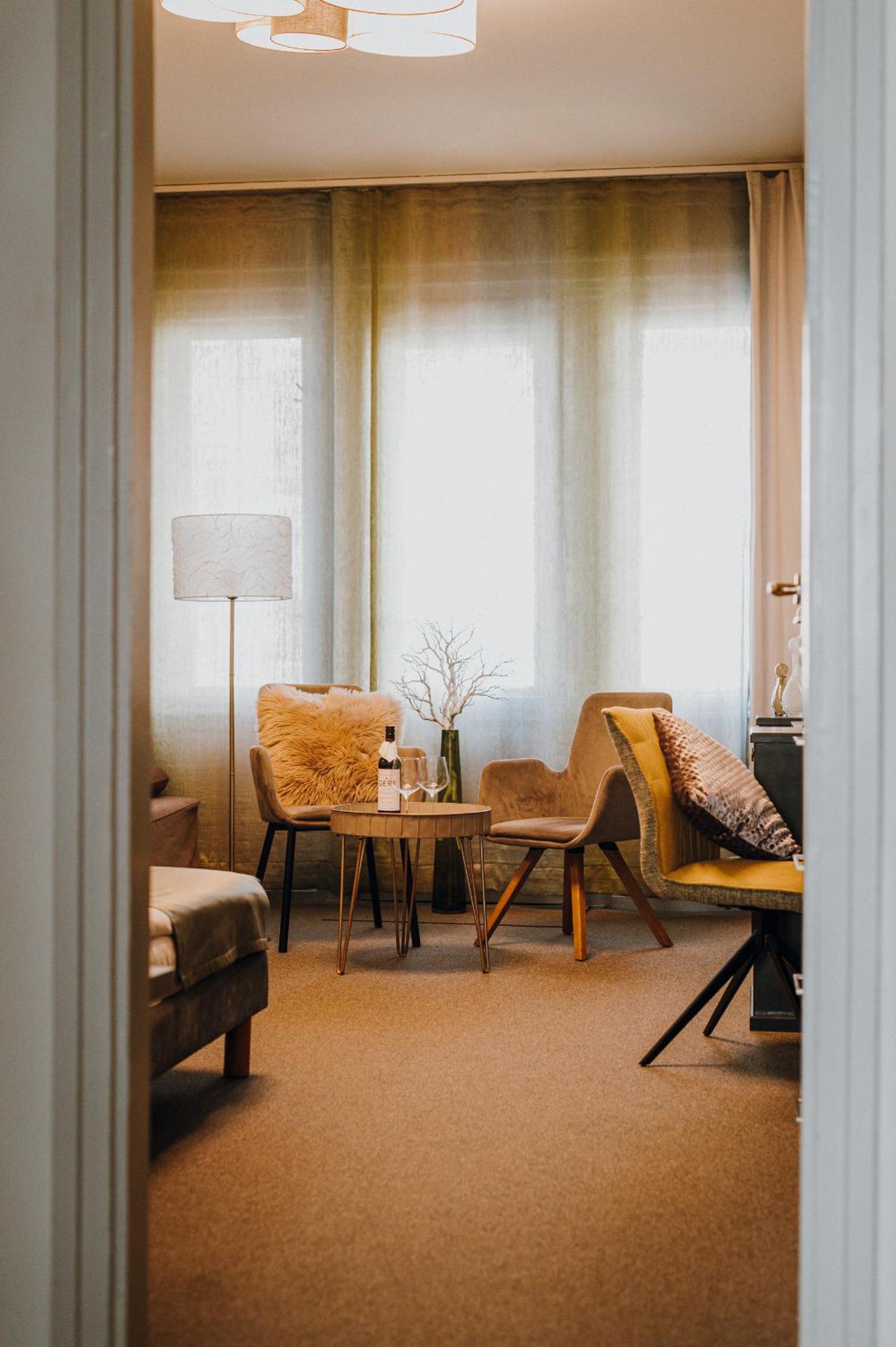 Superior Suite - Photo 8