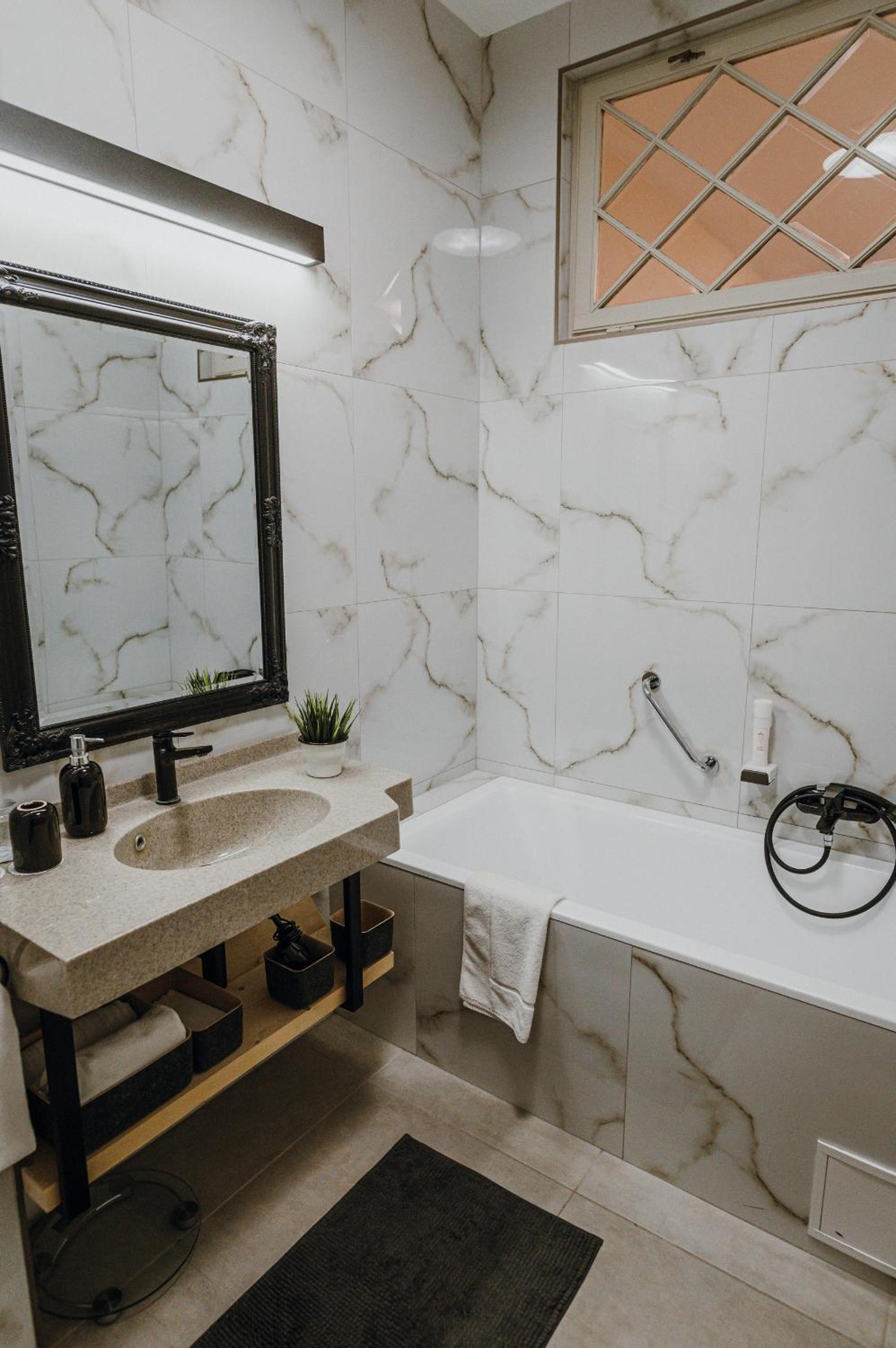 Superior Suite - Photo 10