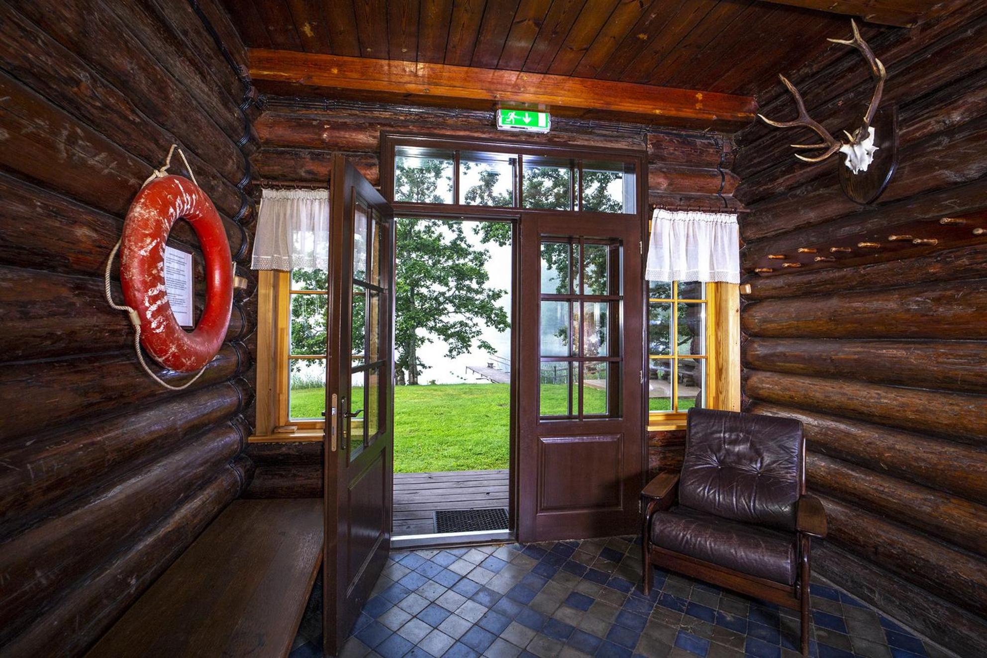 Seven-Bedroom House photo 1