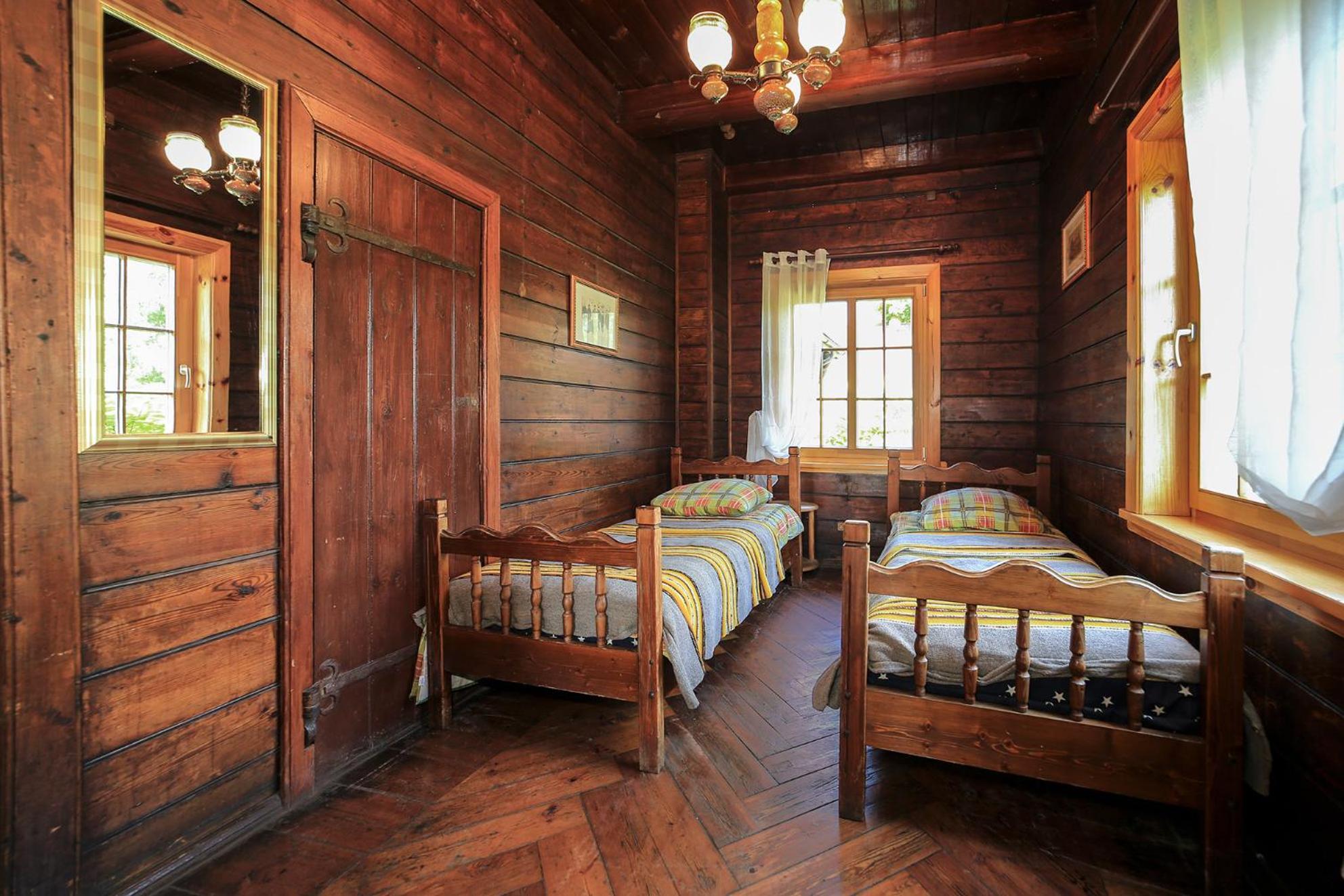 Seven-Bedroom House photo 2
