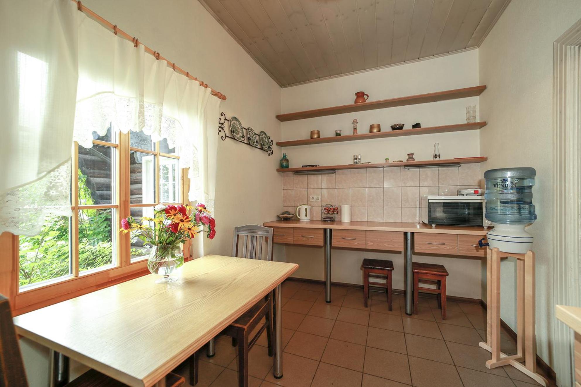 Seven-Bedroom House photo 3