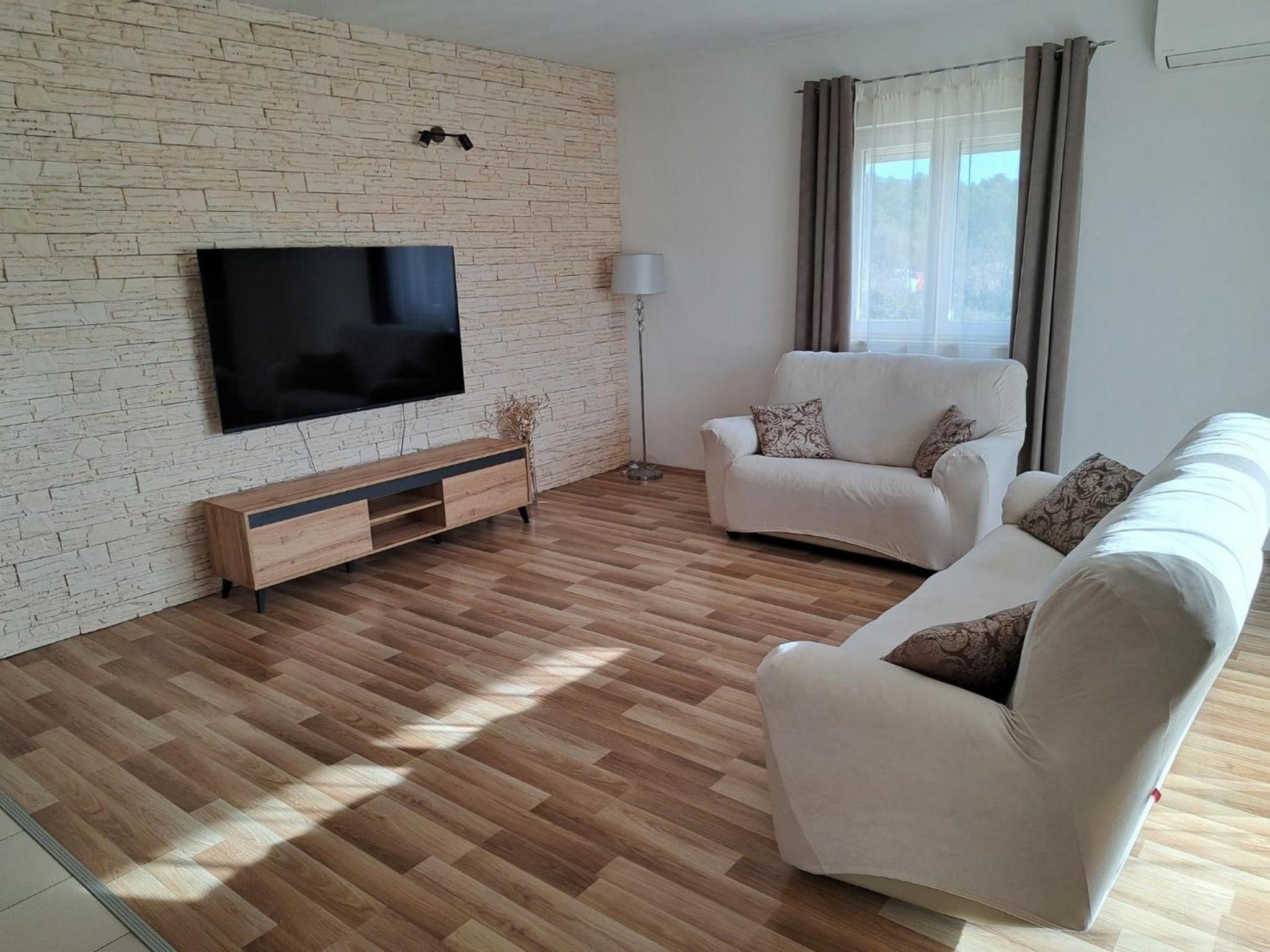 Three-Bedroom Holiday Home with Terrace and Swimming Pool