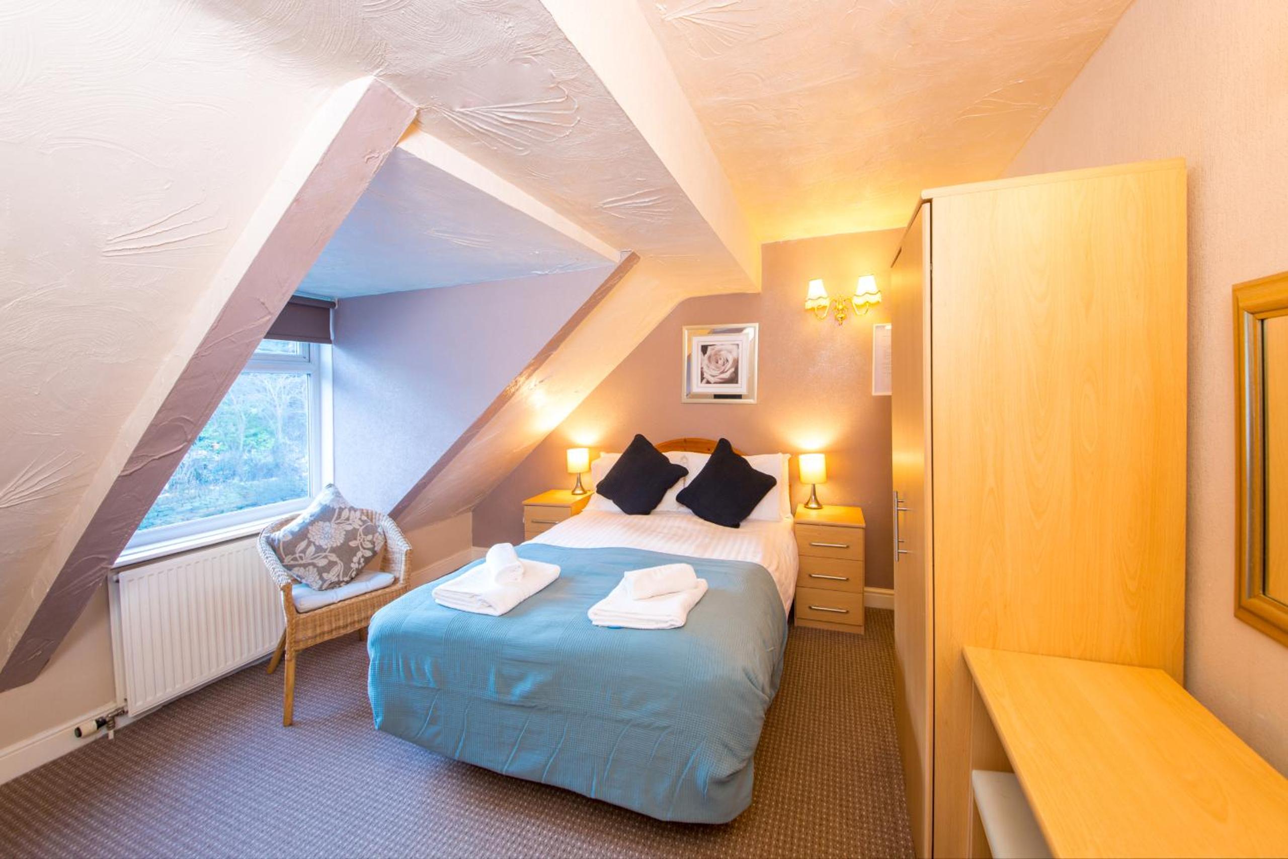 Double Room with Private Bathroom - Photo 6
