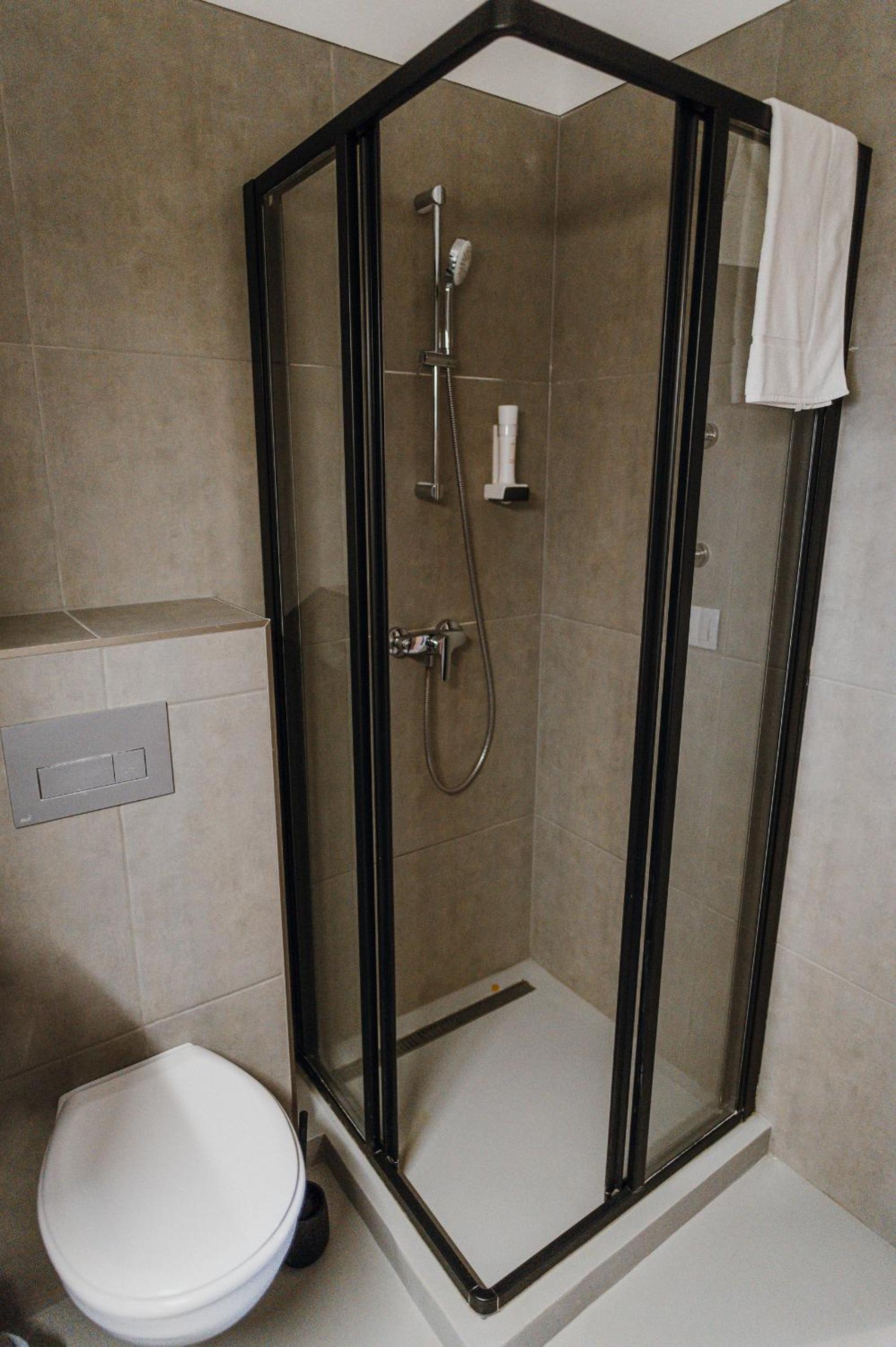 Double Room - Photo 2