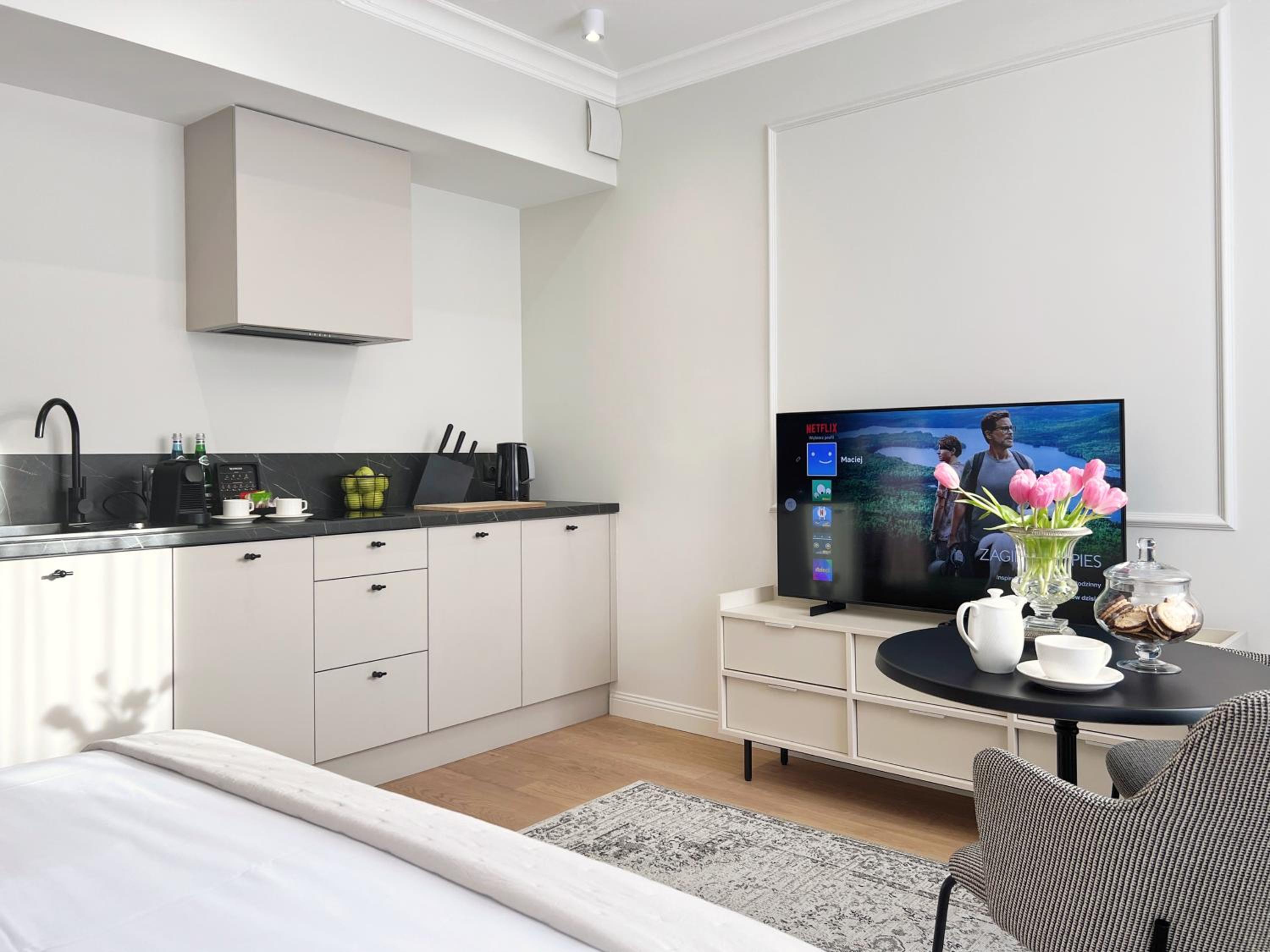 Studio Apartment - Photo 12