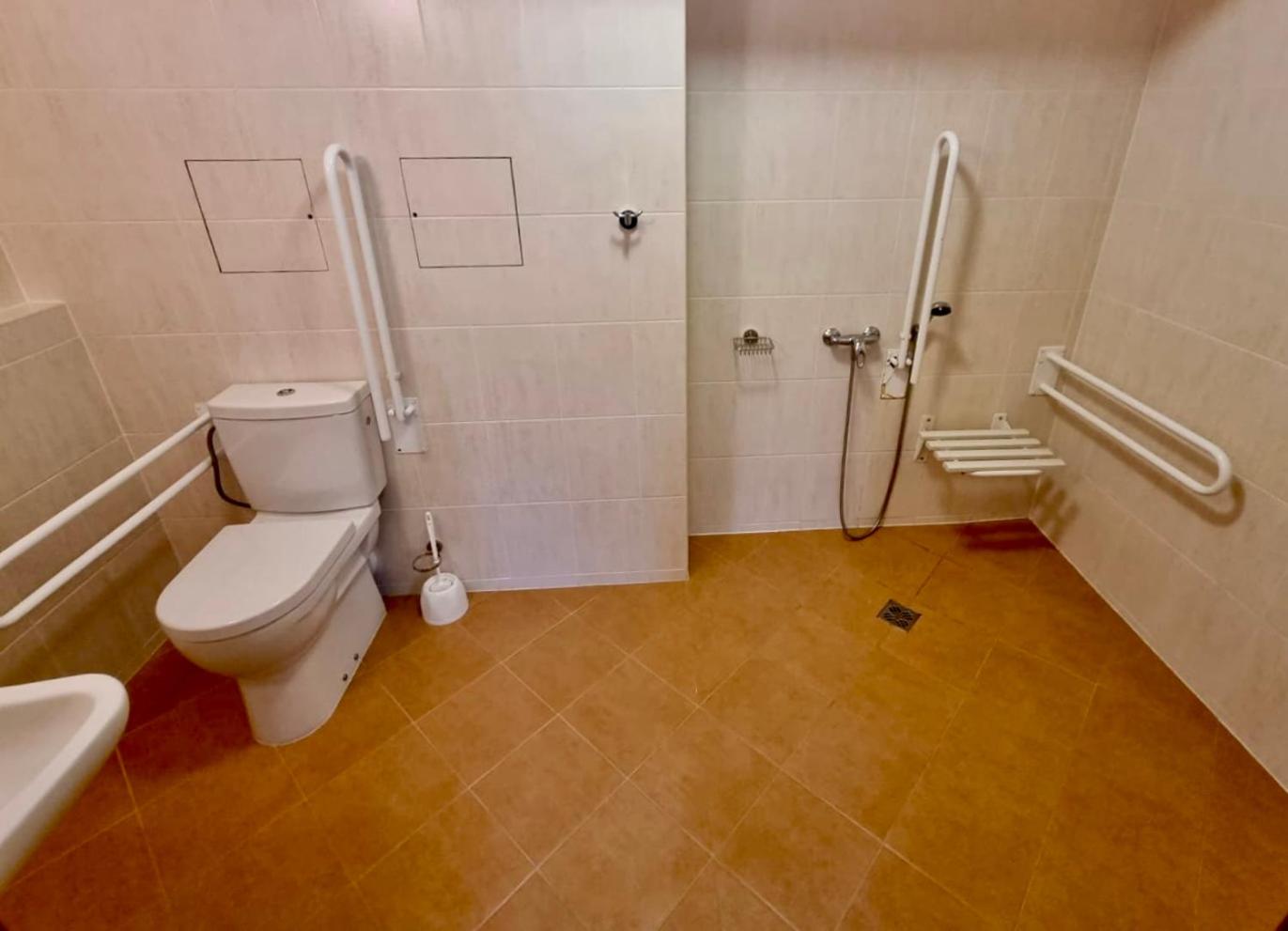 Twin Room - Photo 1