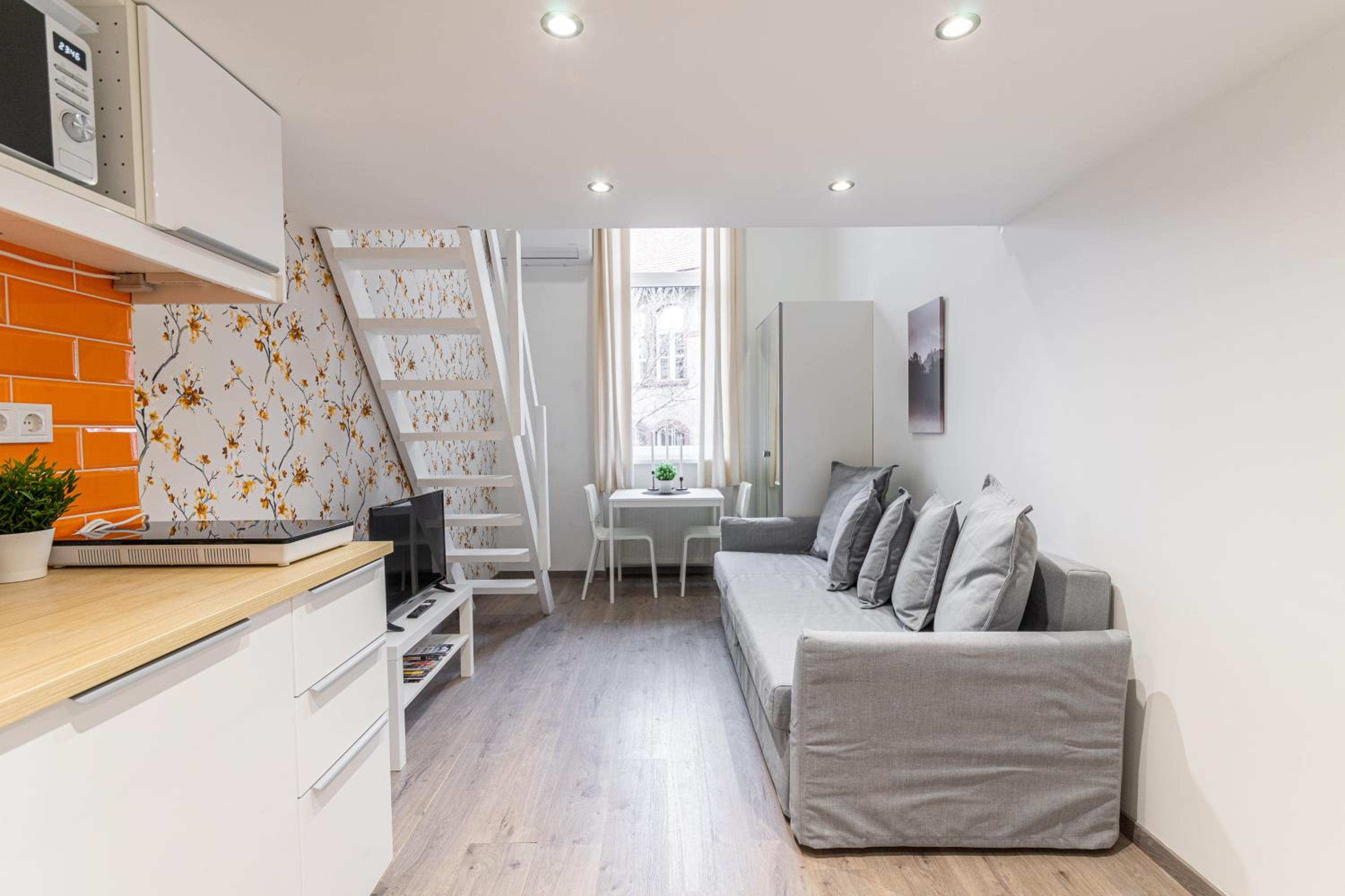 Studio - Split Level