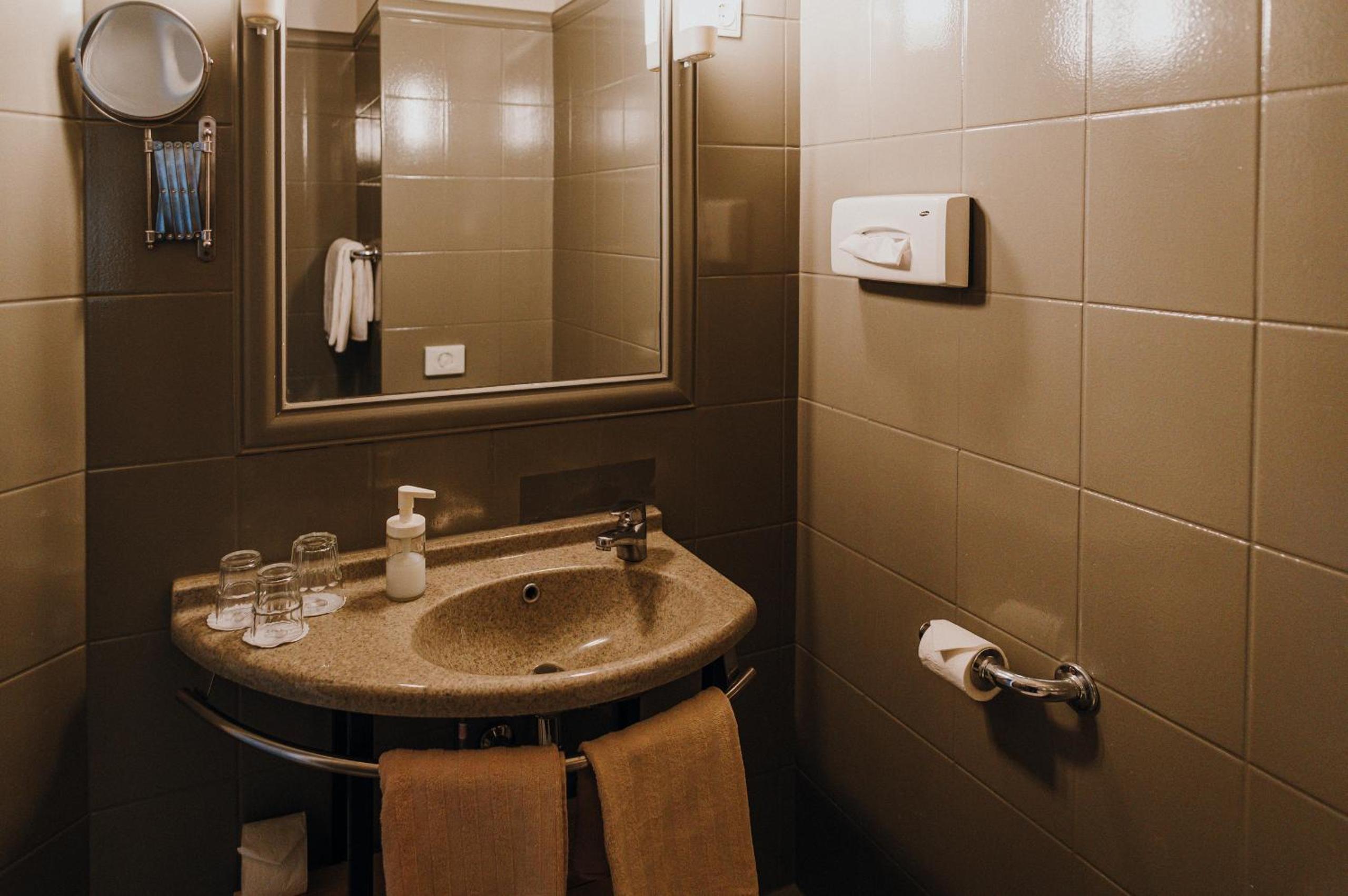 Double Room - Photo 4