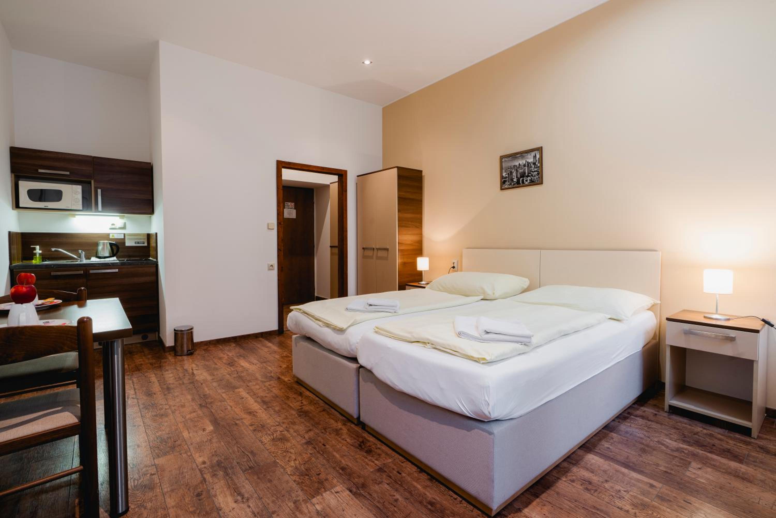 Double or Twin Room - Photo 4