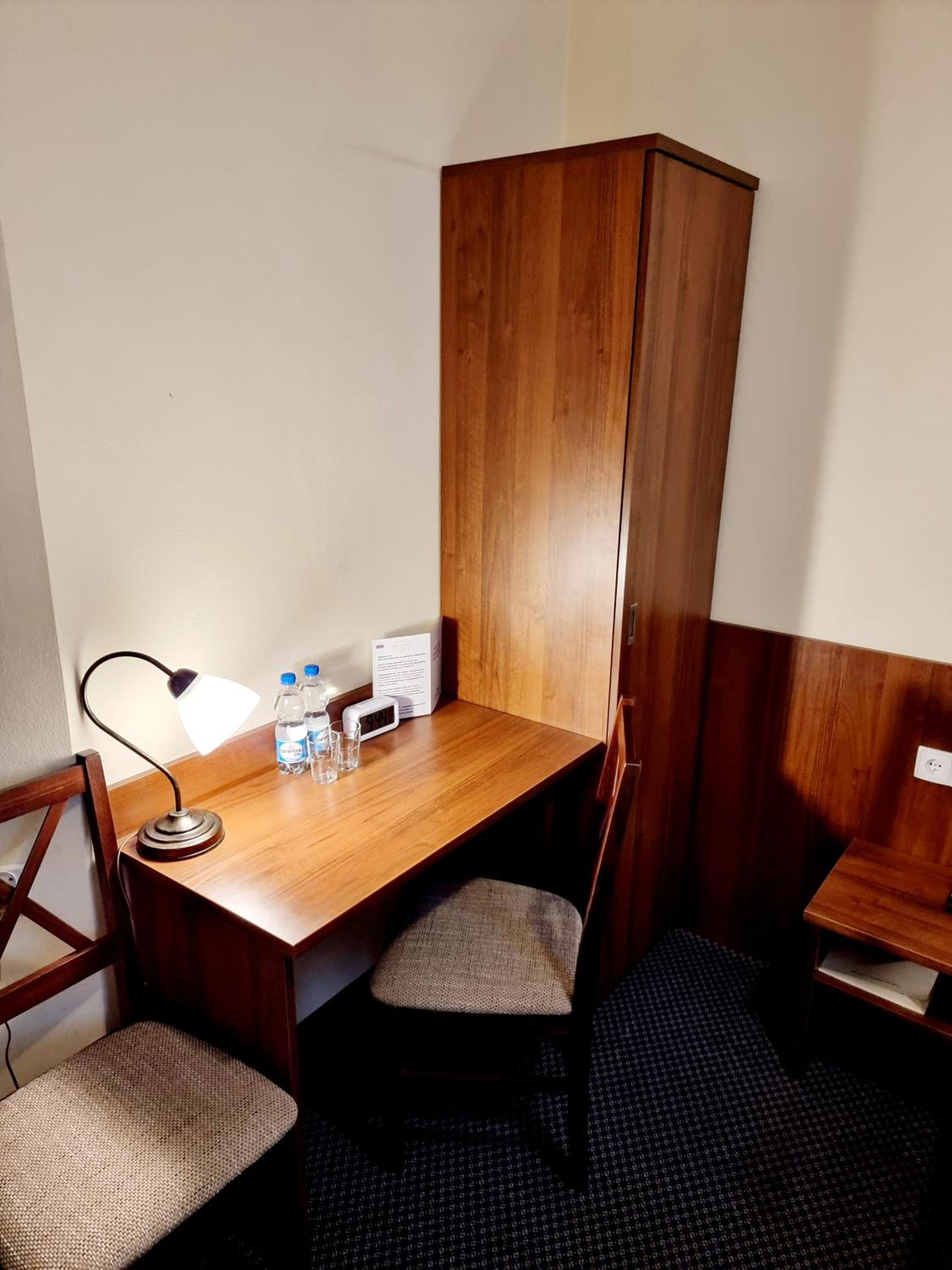 Economy Twin Room photo 3