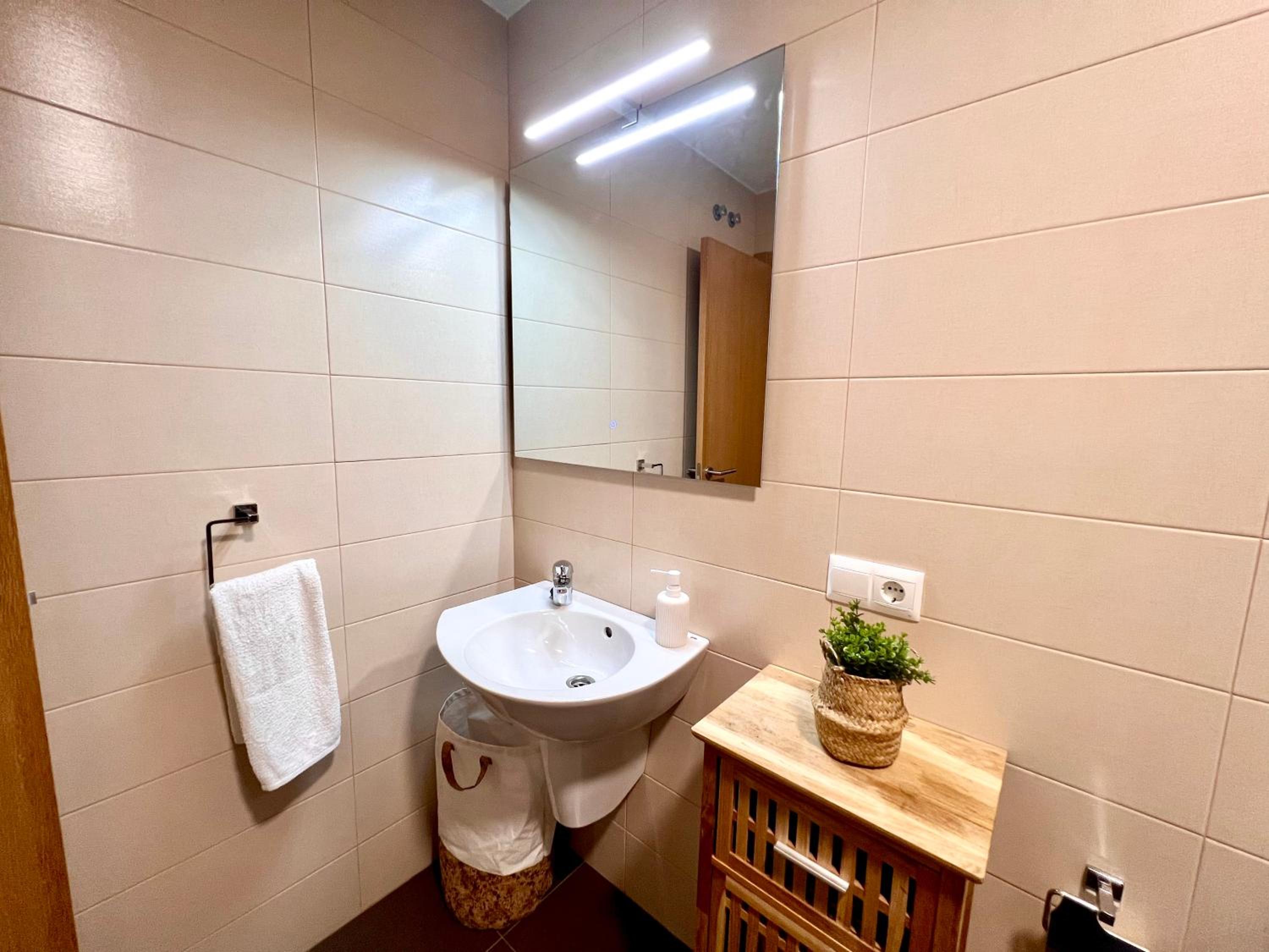 One-Bedroom Apartment - Photo 11
