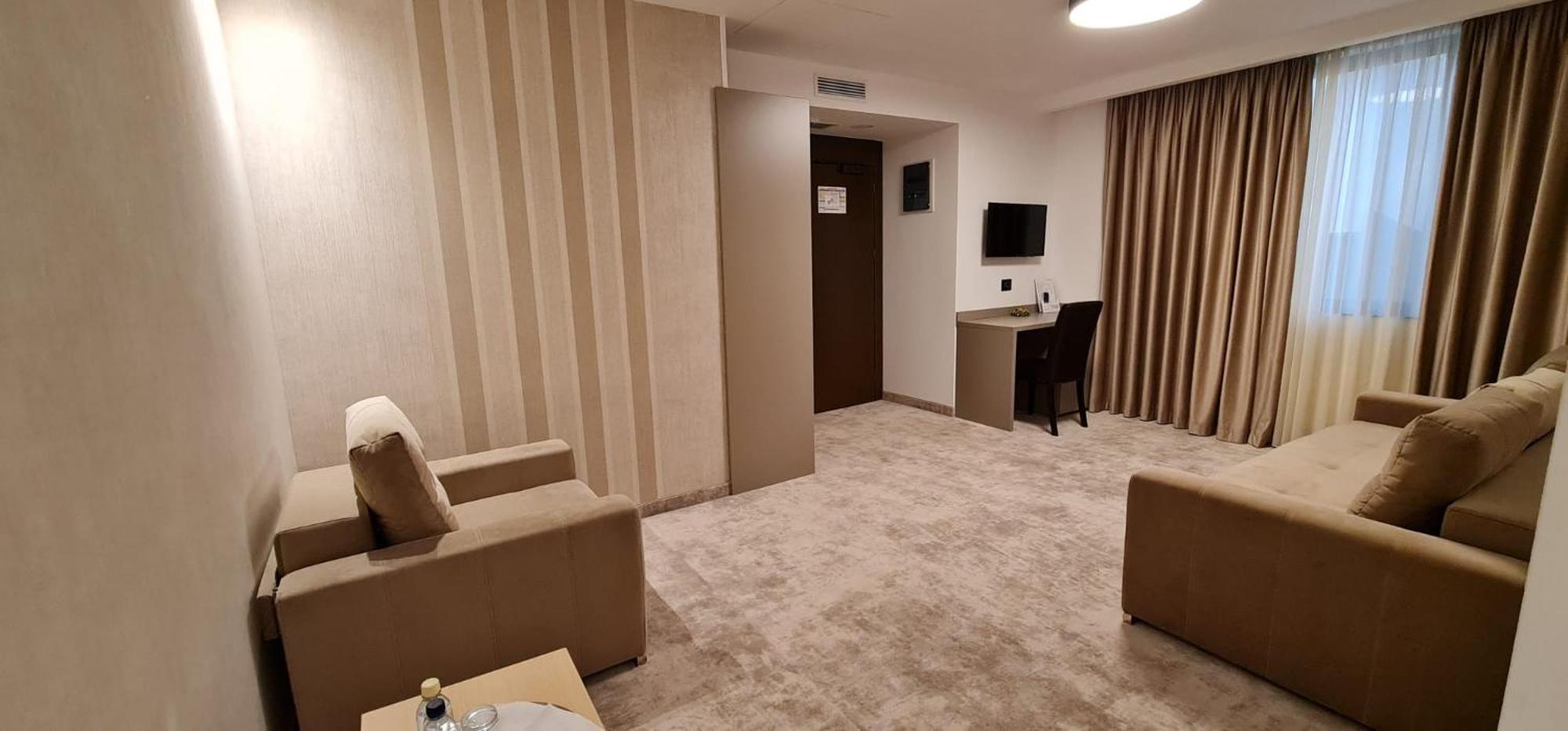 One-Bedroom Apartment - Photo 1