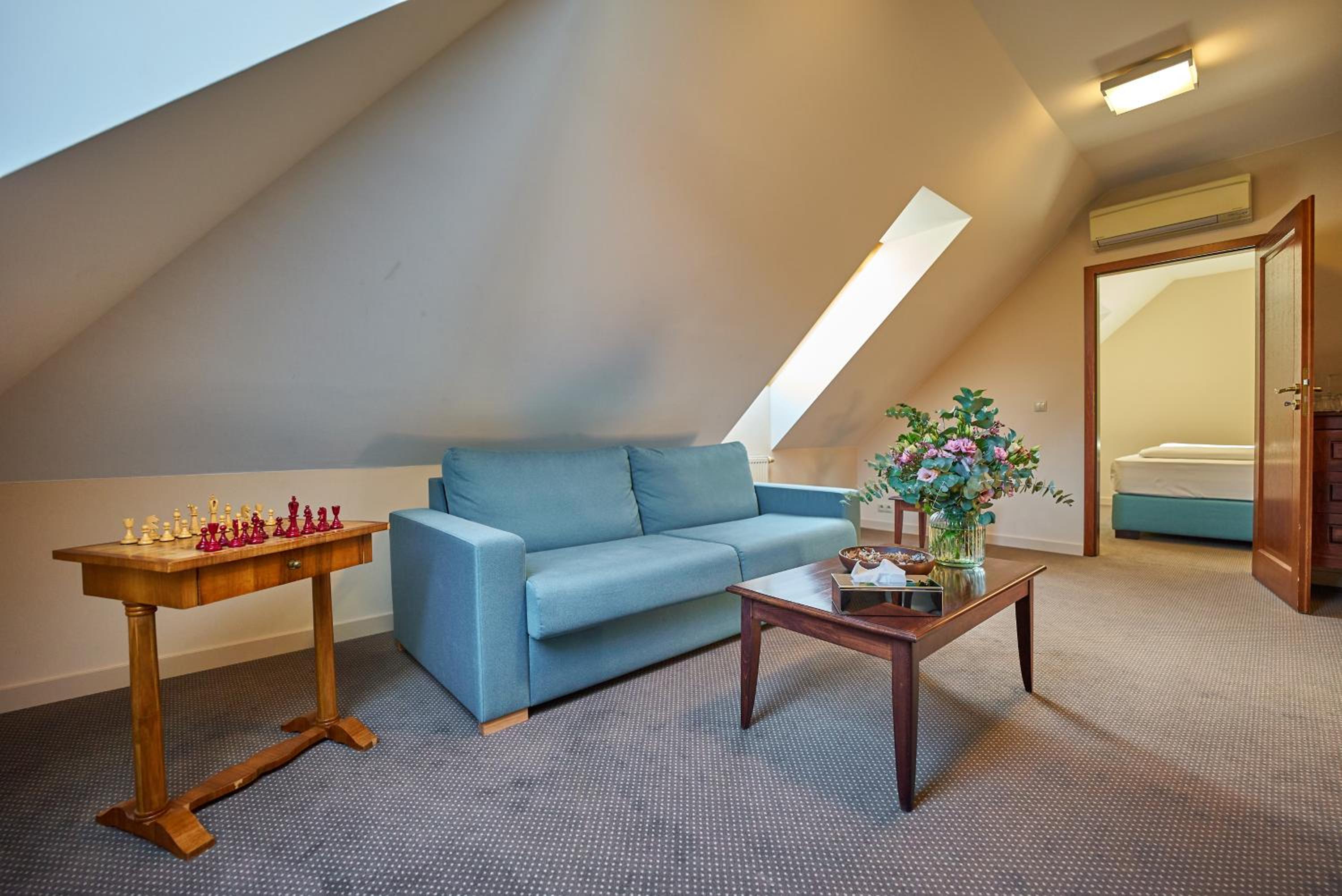 Suite - Photo 3