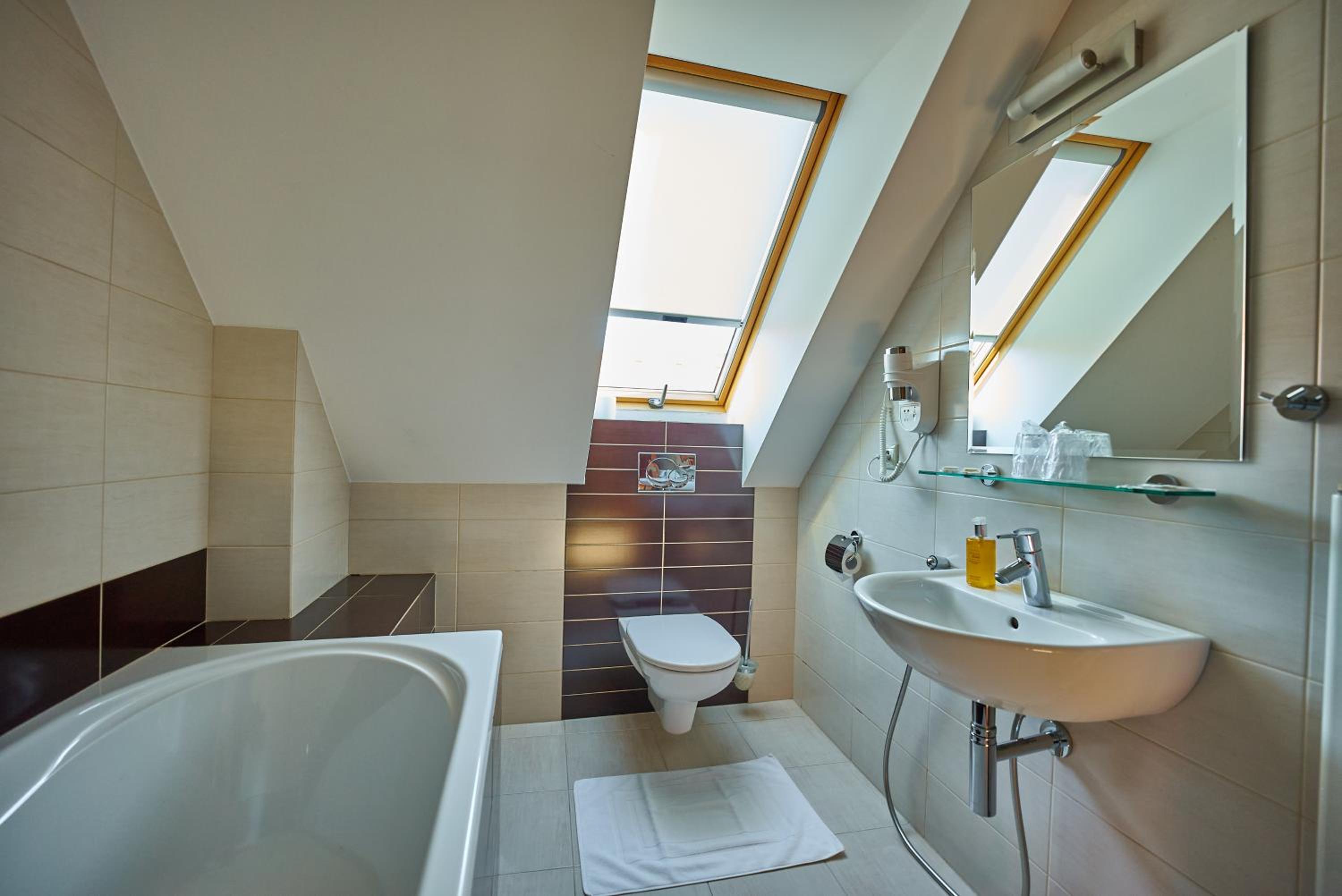 Suite - Photo 8