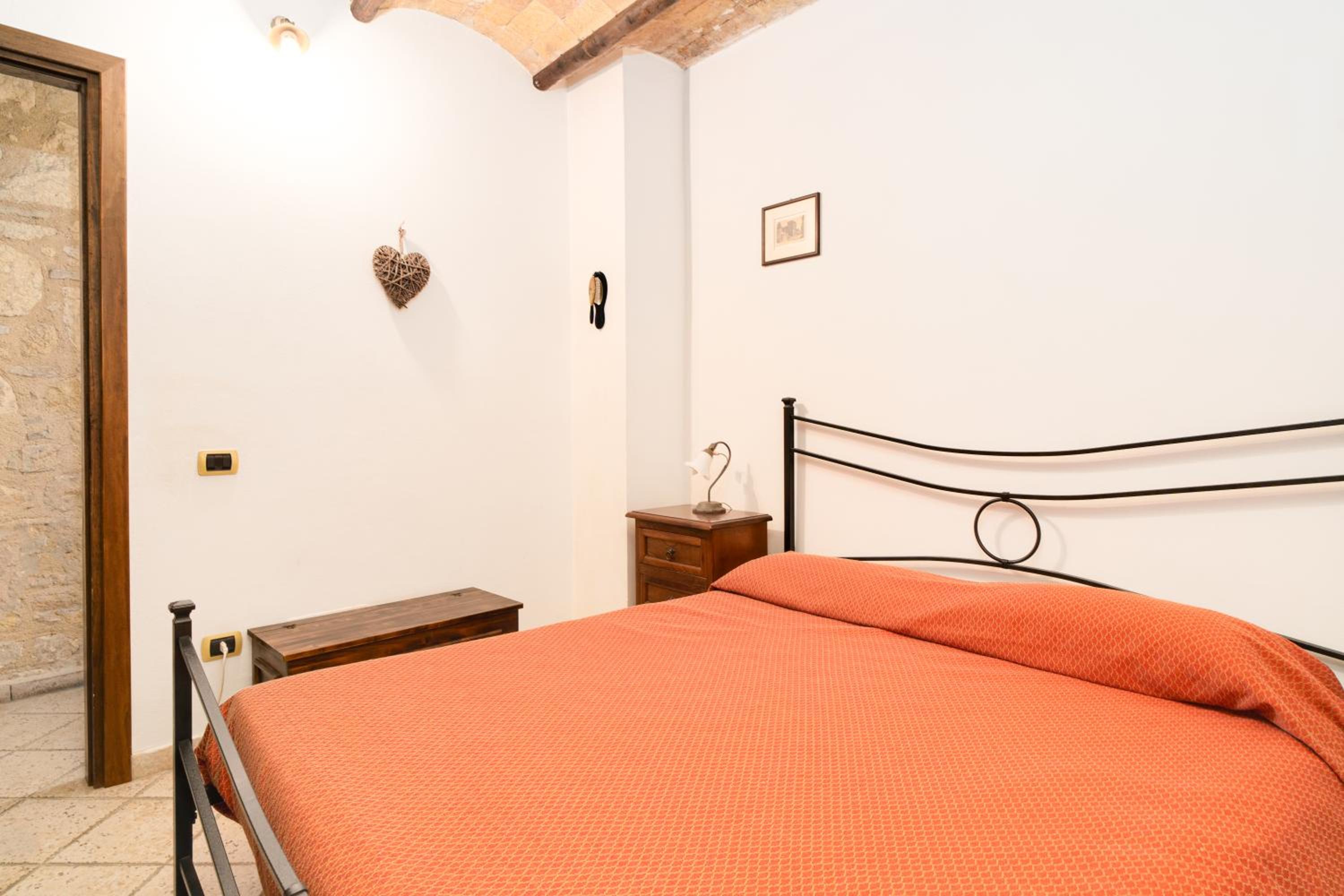 Two-Bedroom House - Photo 4