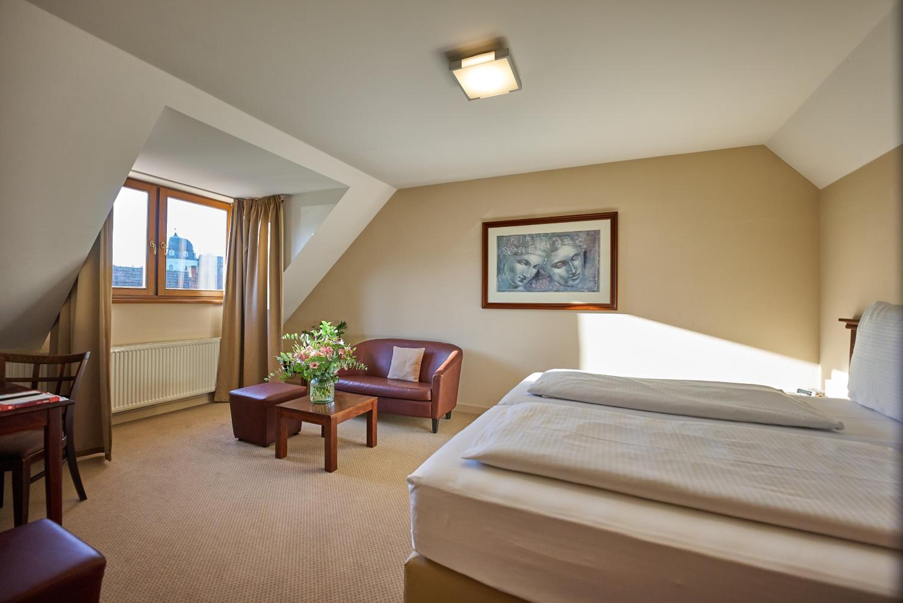 Business Twin Room - Photo 1