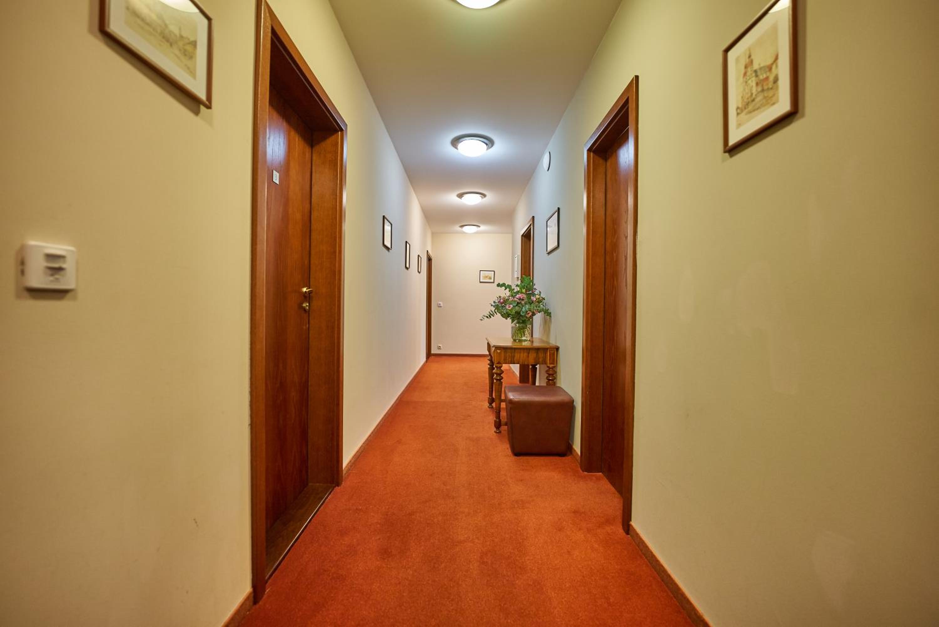 Business Twin Room - Photo 11