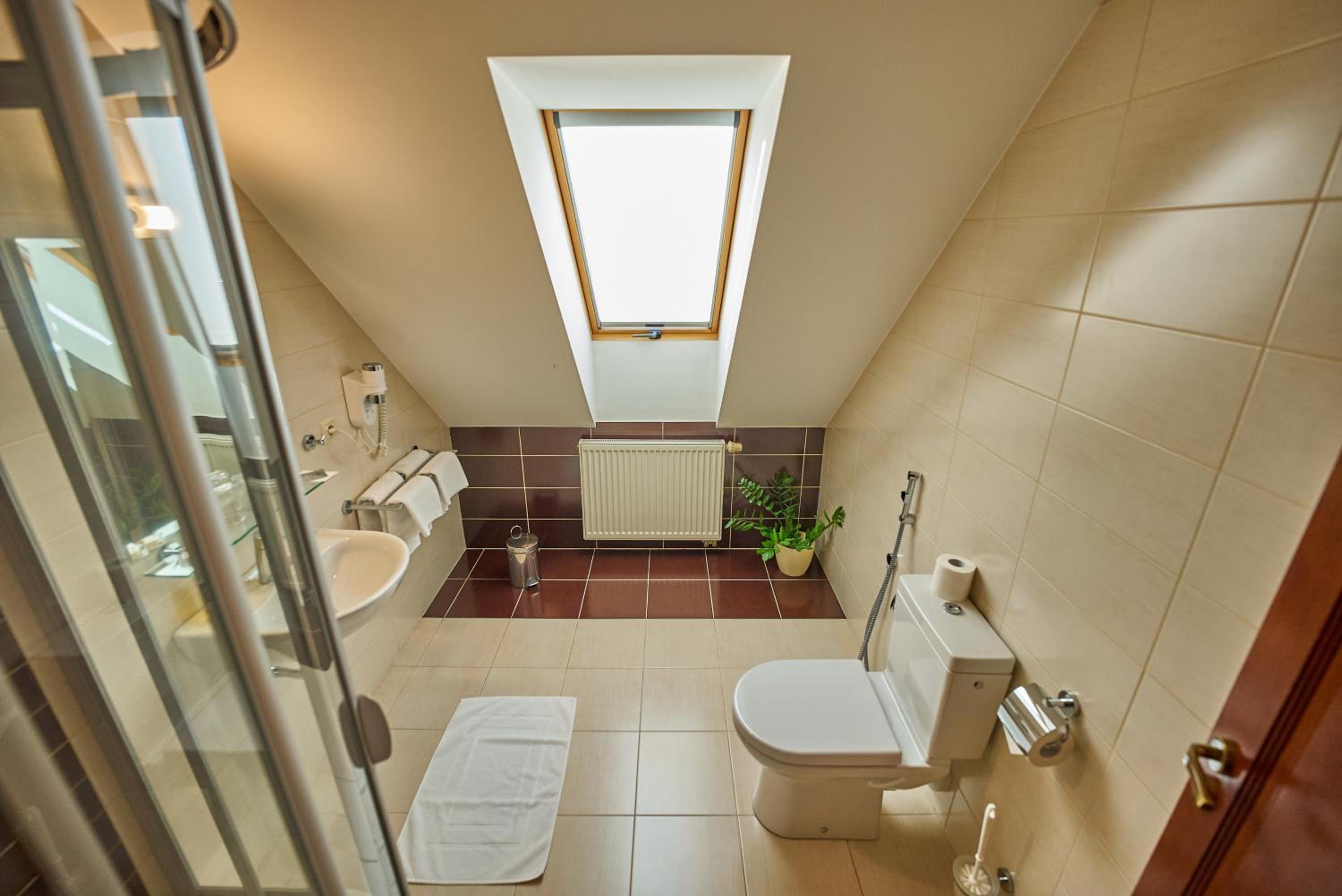 Business Twin Room - Photo 13