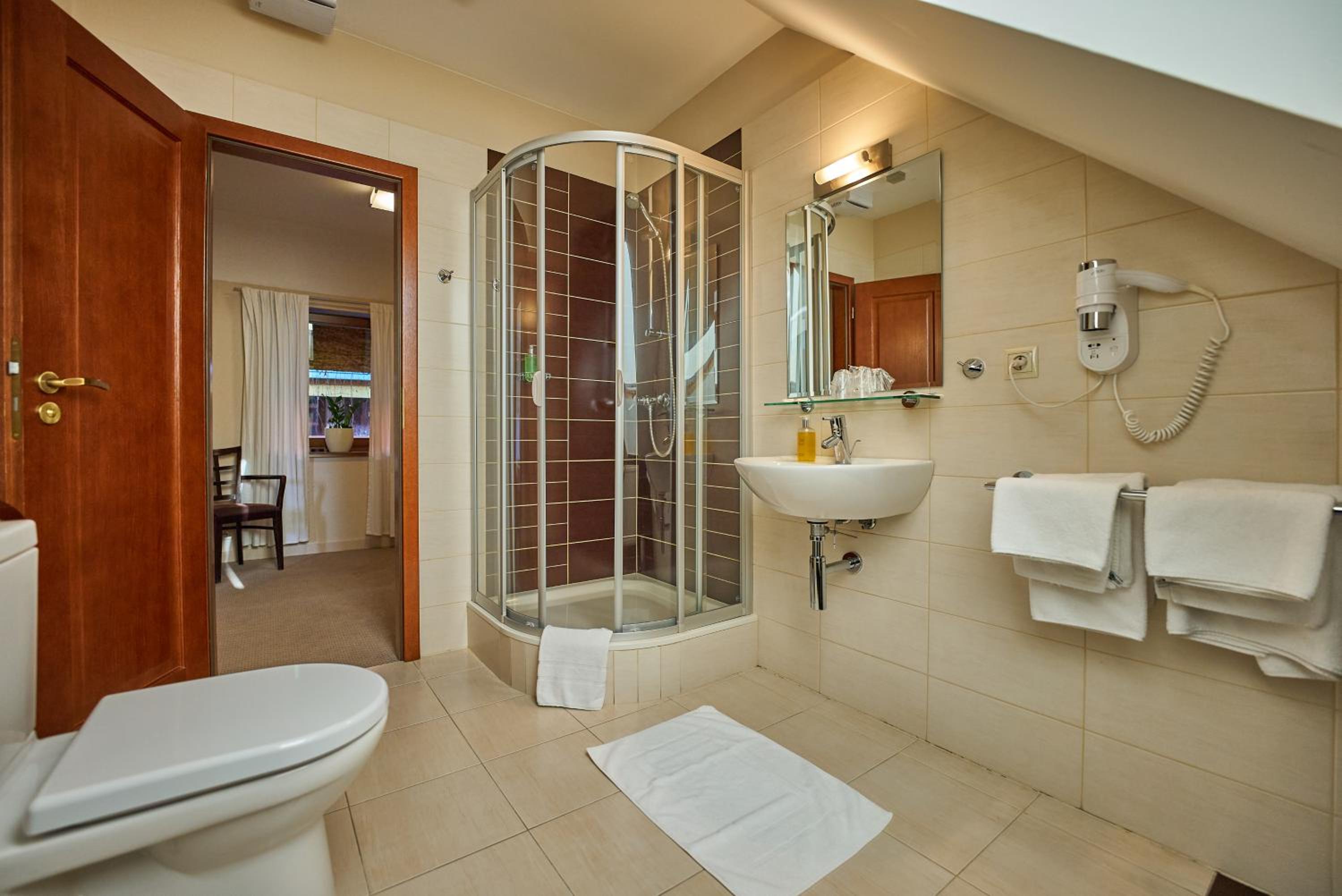 Business Twin Room - Photo 12
