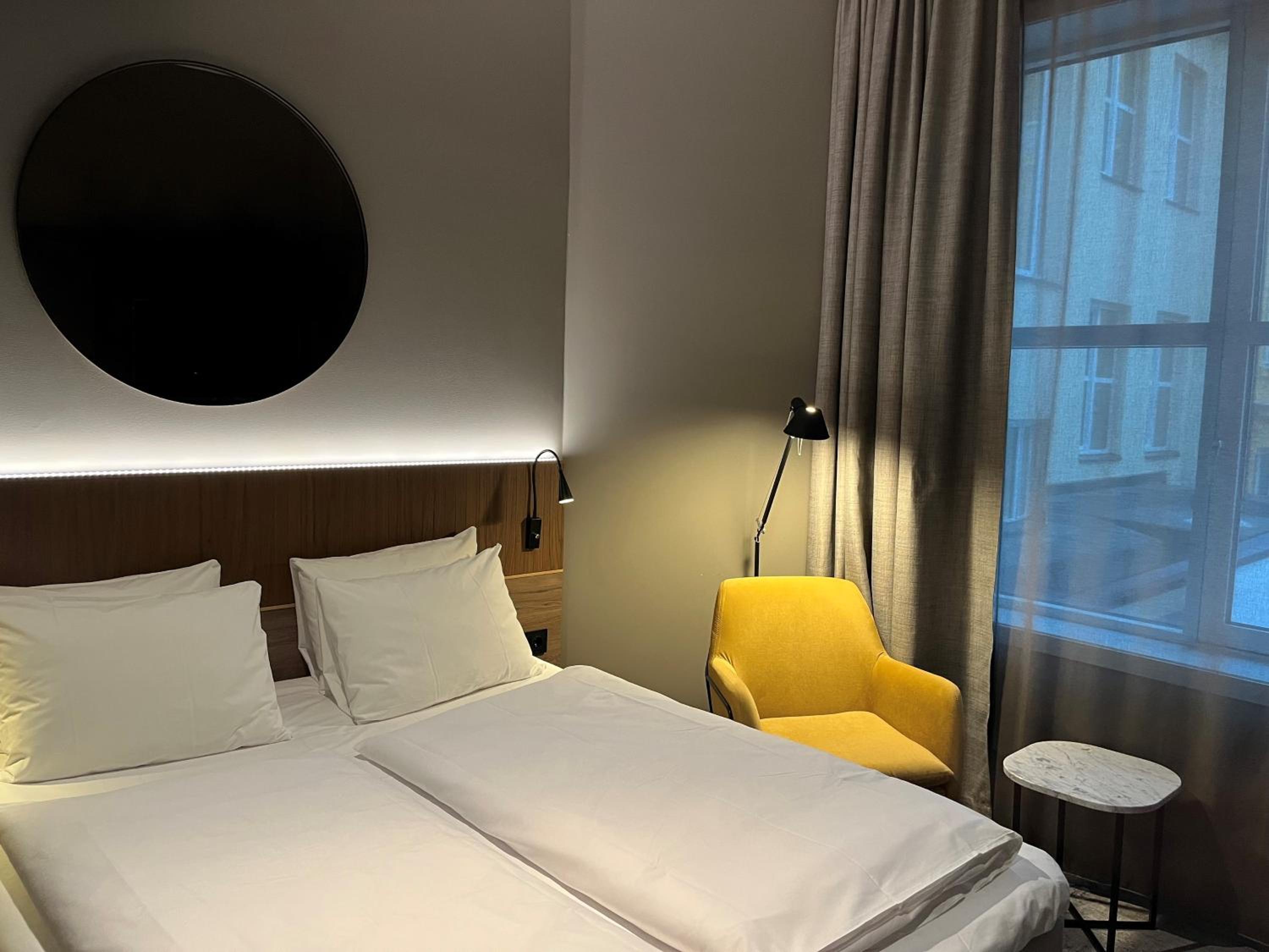 Cozy Small Double Room thumbnail 6