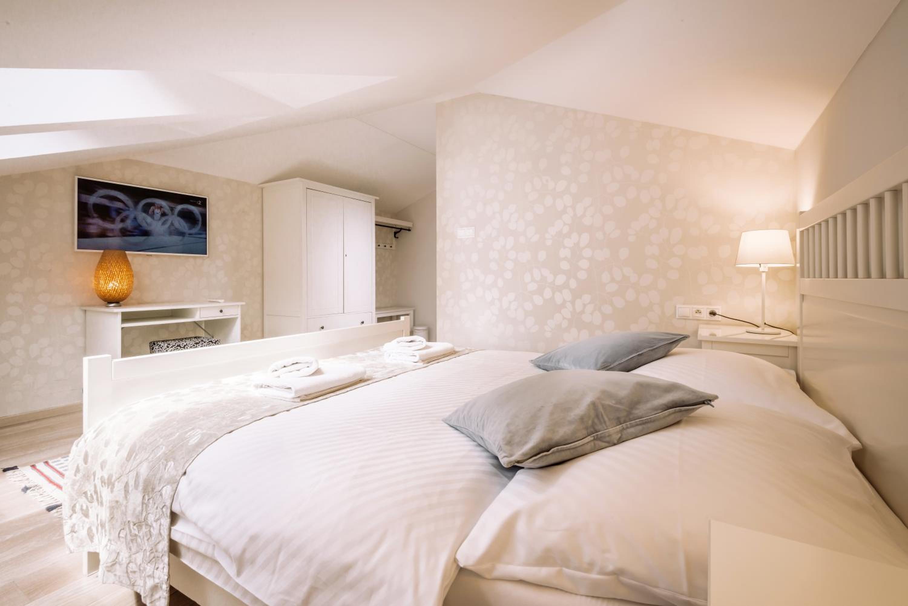Suite with Jacuzzi - Photo 2