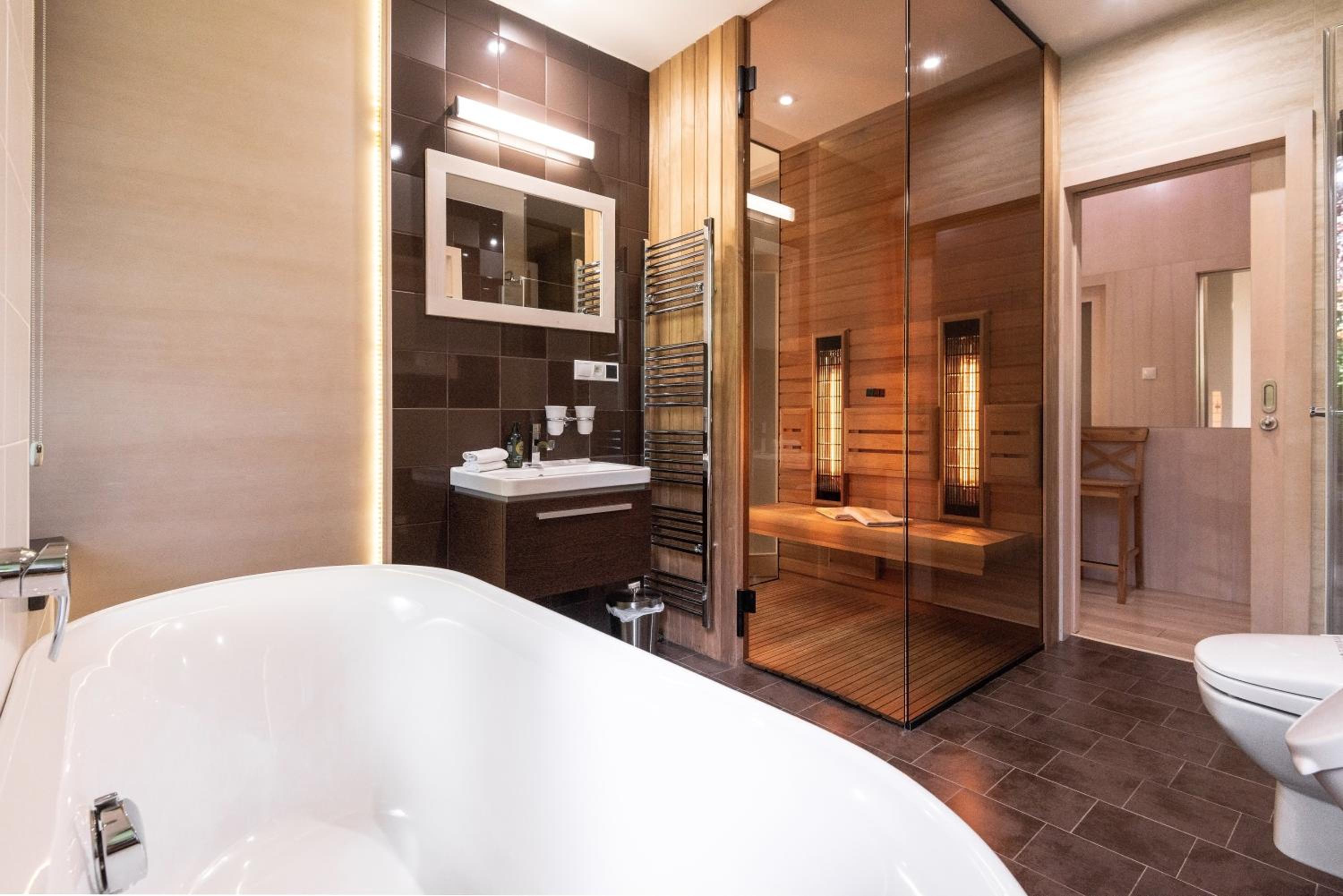 Suite with Jacuzzi - Photo 7