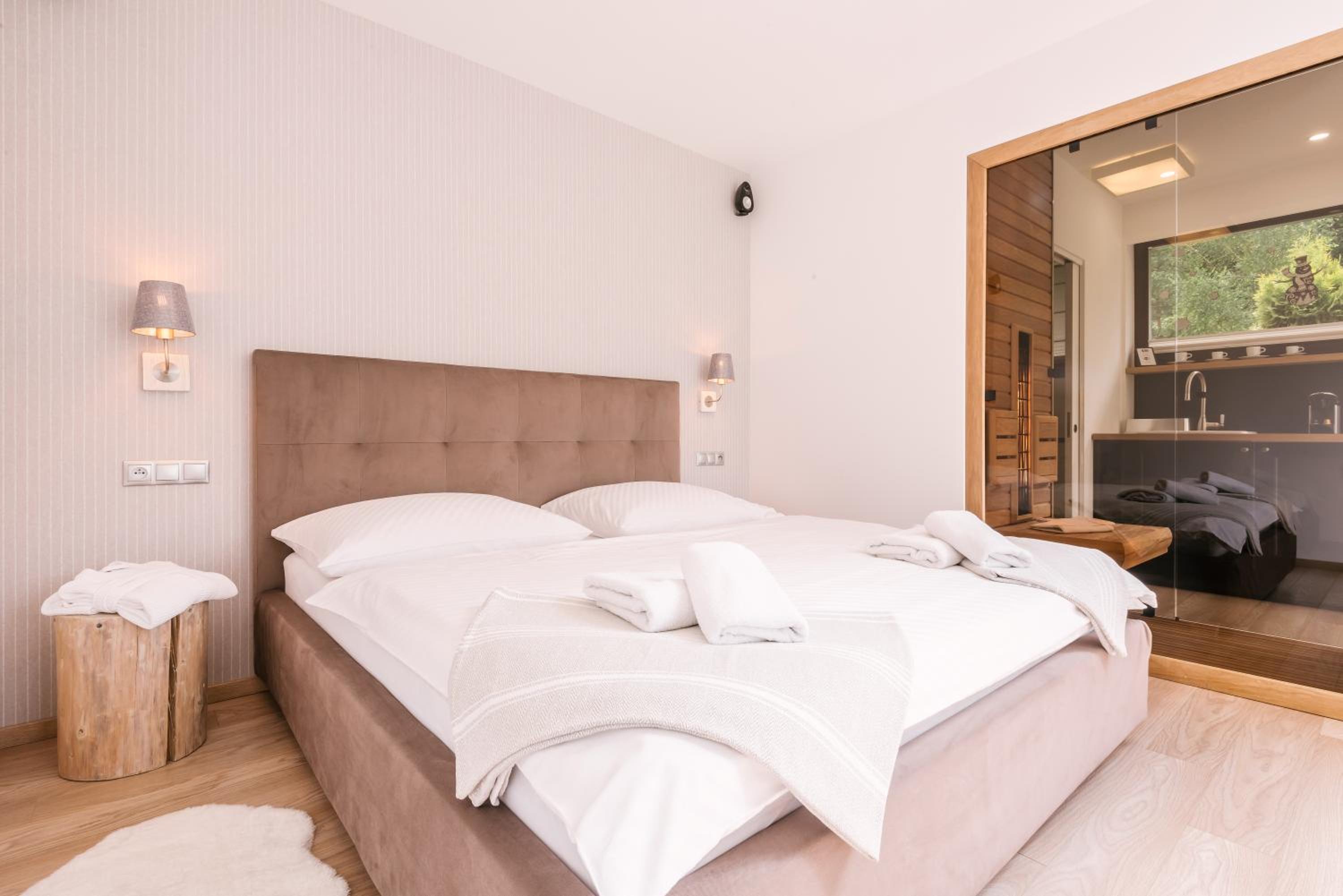 Suite with Jacuzzi - Photo 3