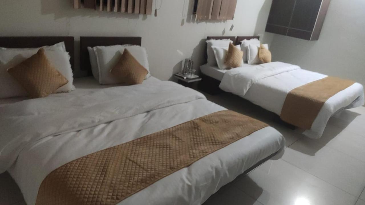 Deluxe Family Room