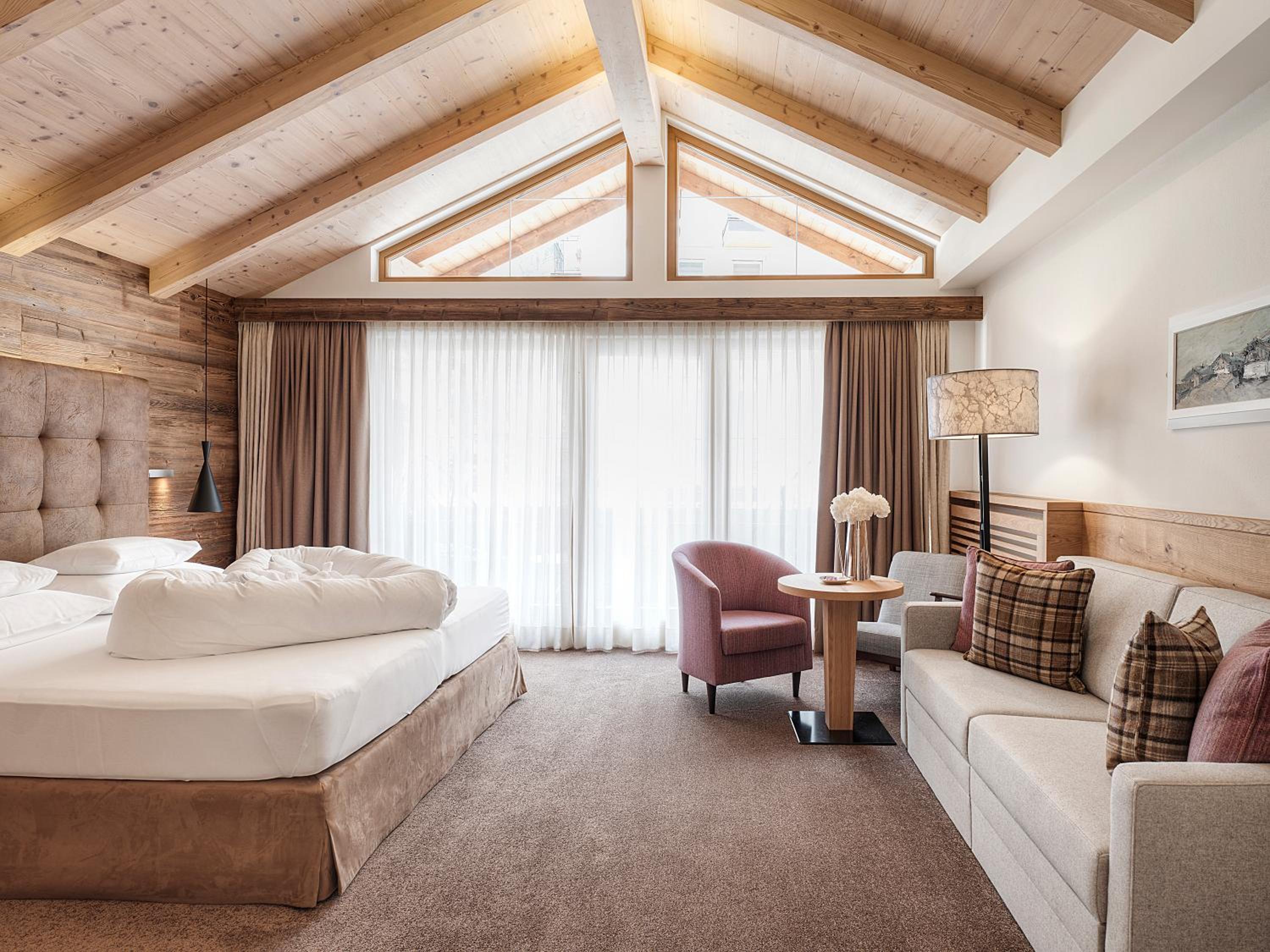 Deluxe Junior Suite - Photo 1