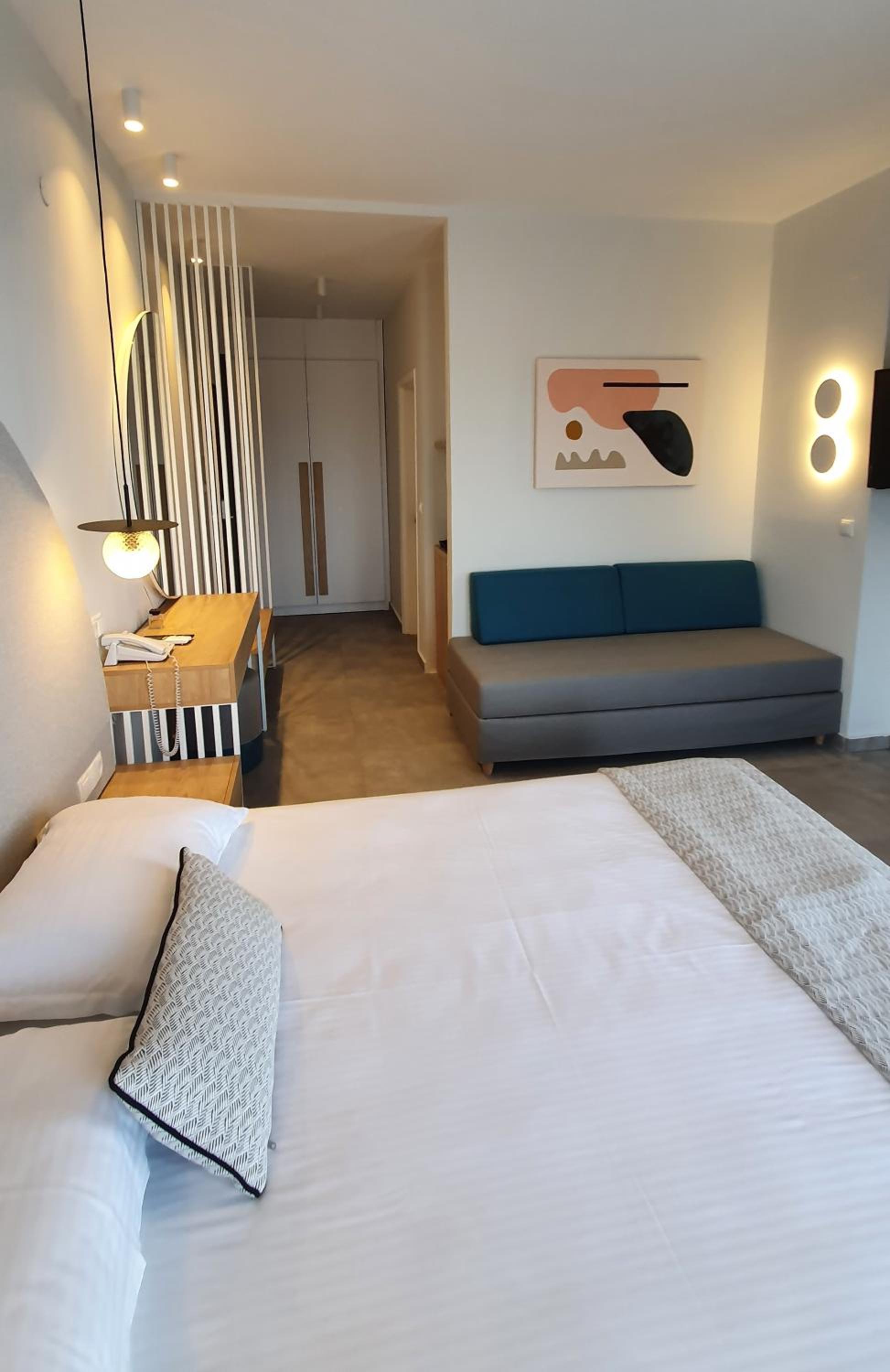 Elegant Suite - Photo 3