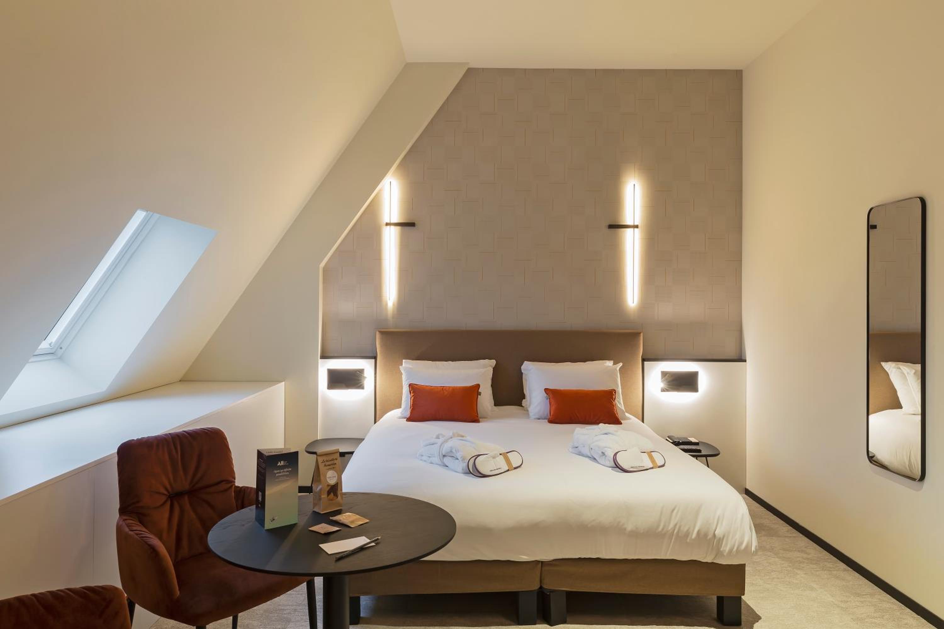 Classic King Room with River View - Photo 10